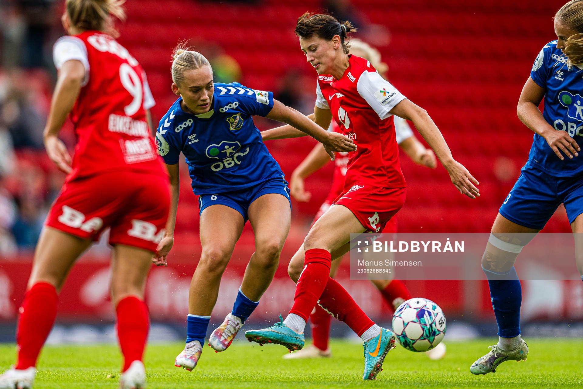 Julie Aune Jorde of Lyn and Rakel Engesvik of Brann