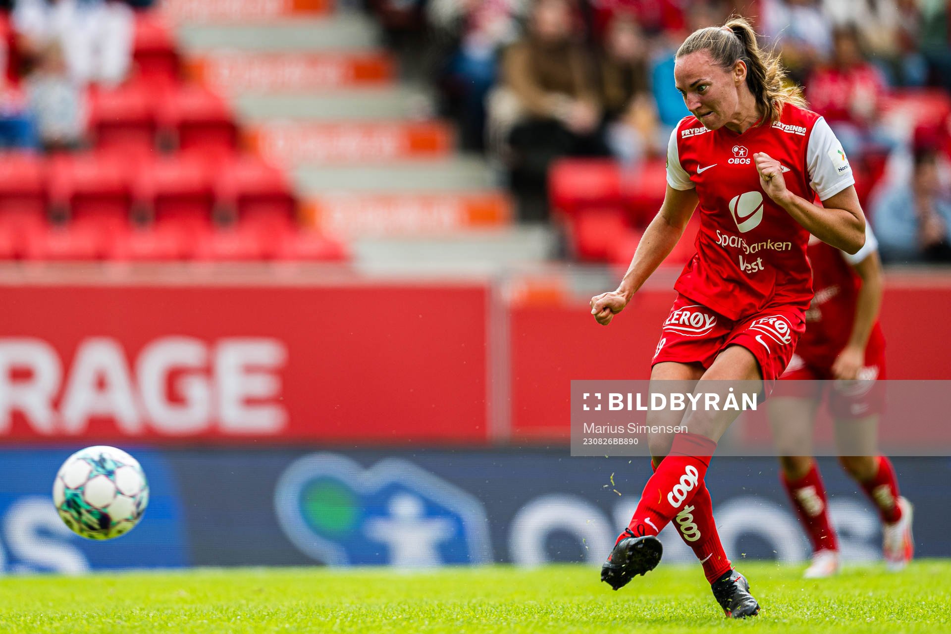 Marit Bratberg Lund of Brann scores the 1-0 goal
