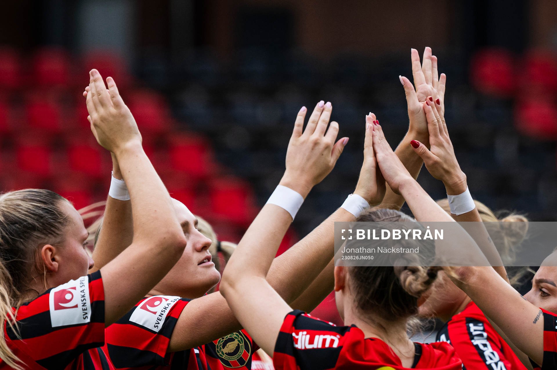 Brommapojkarnas pelare inför fotbollsmatchen i Damallsvenskan mellan Brommapojkarna och Linköping den 26 augusti 2023 i Stockholm. 