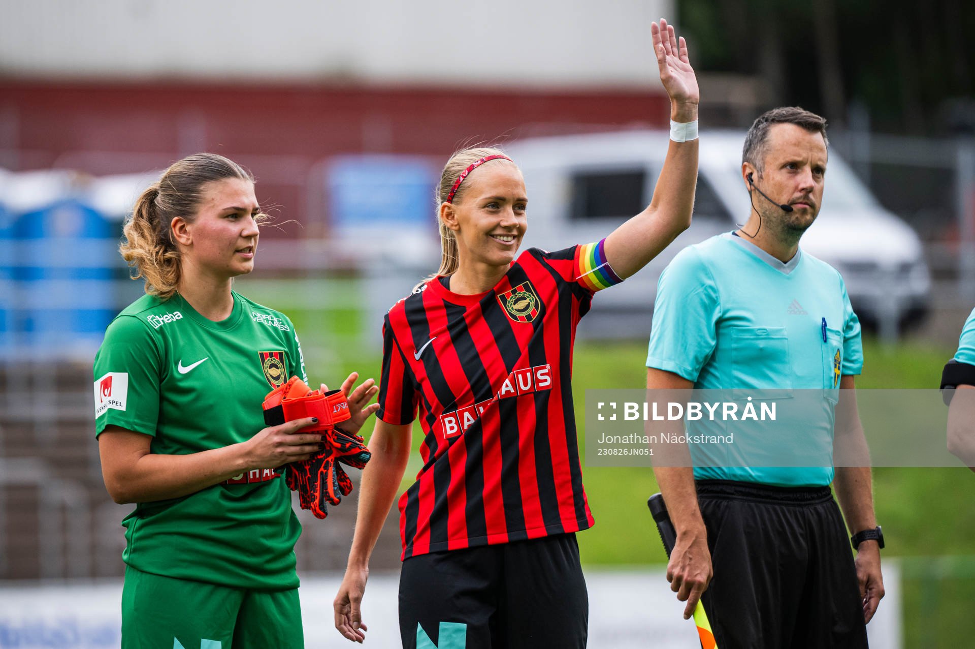 Brommapojkarnas Elsa Karlsson och målvakt Anna Aurora