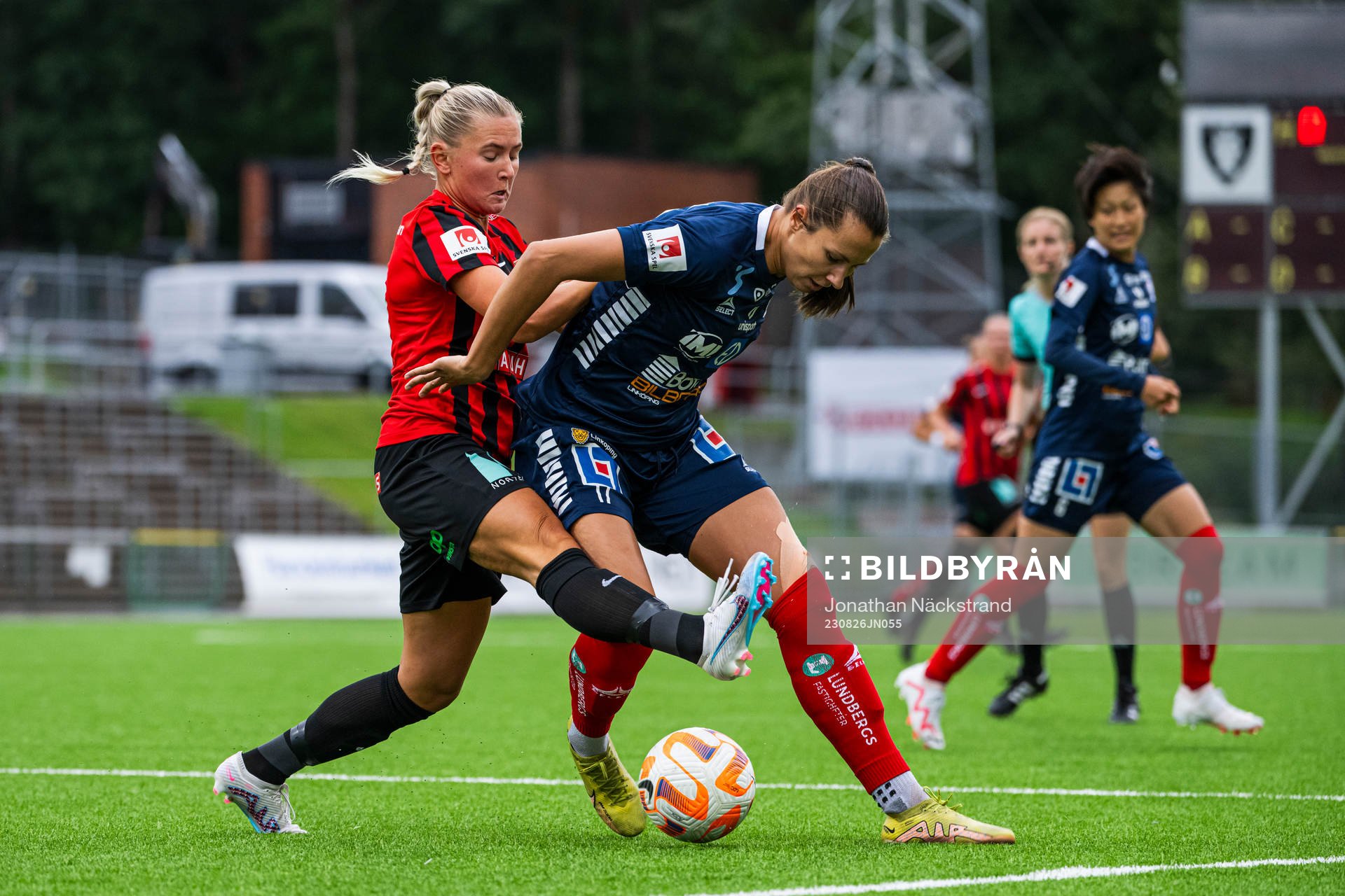 Linköpings Nellie Karlsson och Brommapojkarnas Ellen Toivio