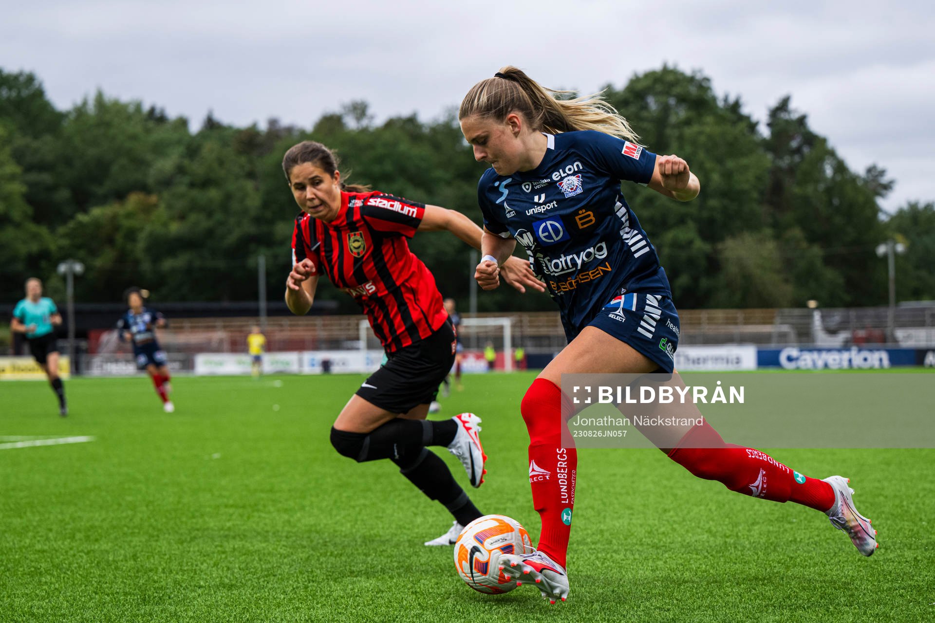 Linköpings Lisa Björk och Brommapojkarnas Julia Olsson