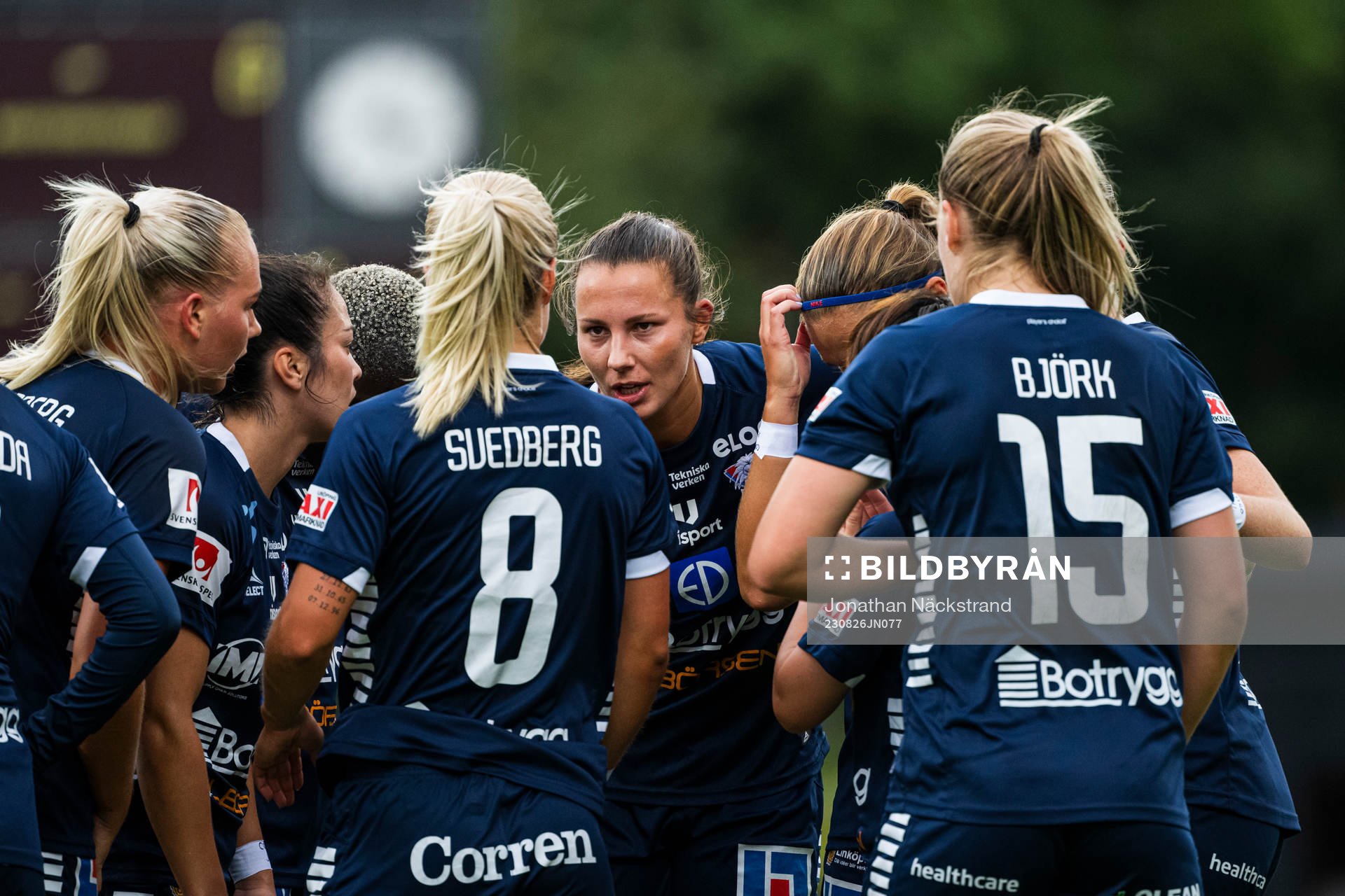 Linköpings Lisa Björk jublar med lagkamrater
