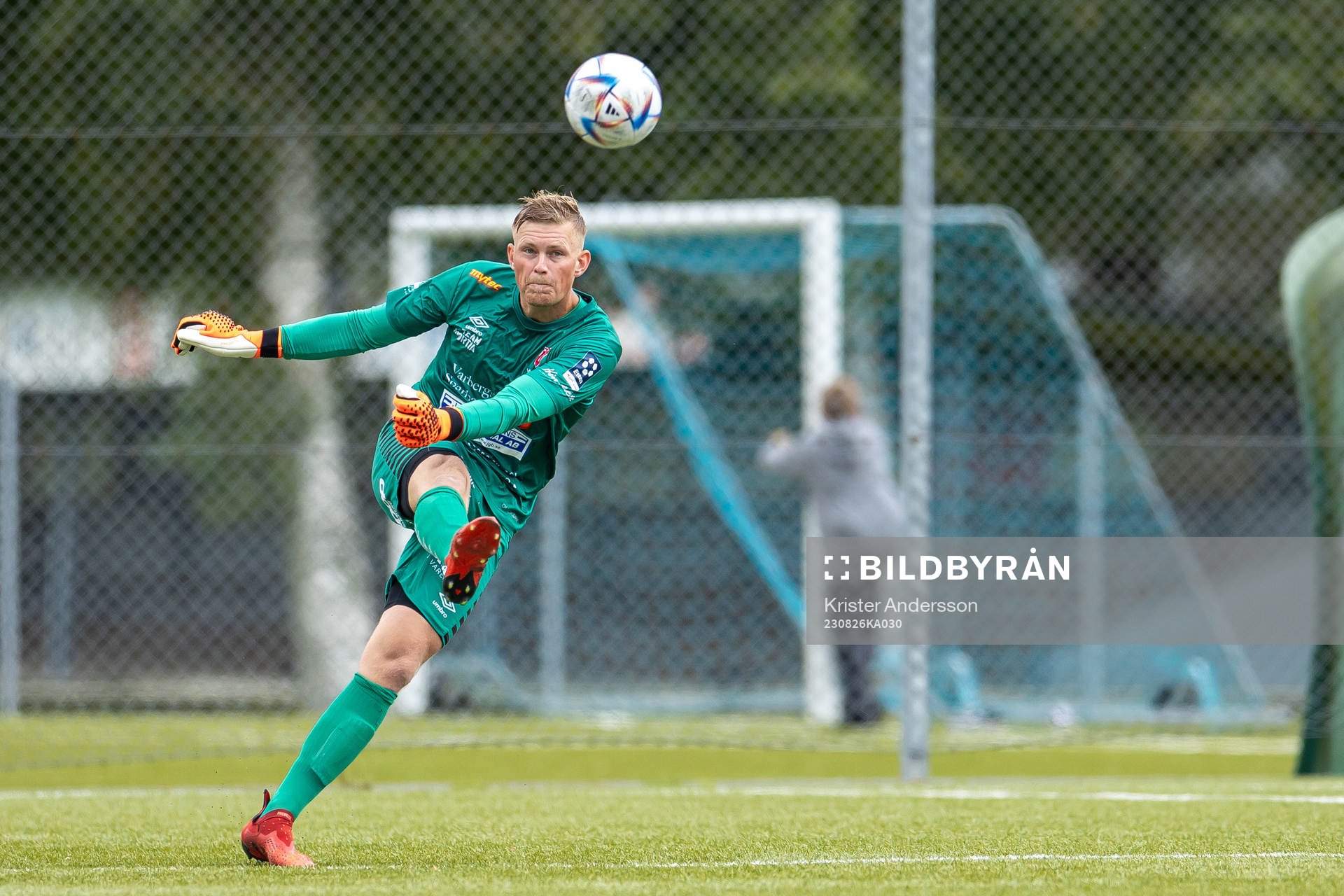 Tvååkers målvakt Rasmus Lundgren under fotbollsmatchen i Ettan södra mellan Tvååker och Trollhättan den 26 augusti 2023 i Tvååker.