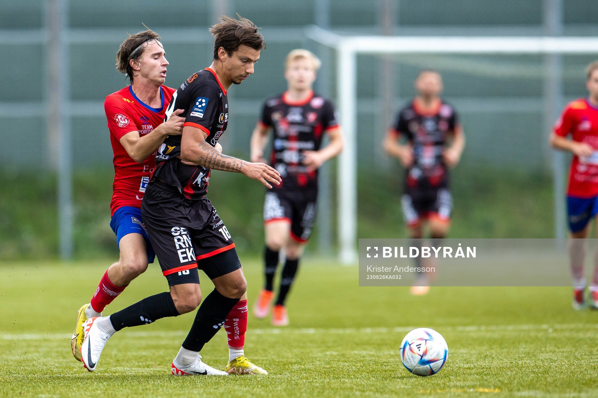 Tvååkers Marcus Jönsson och Trollhättans Kevin Rodeblad