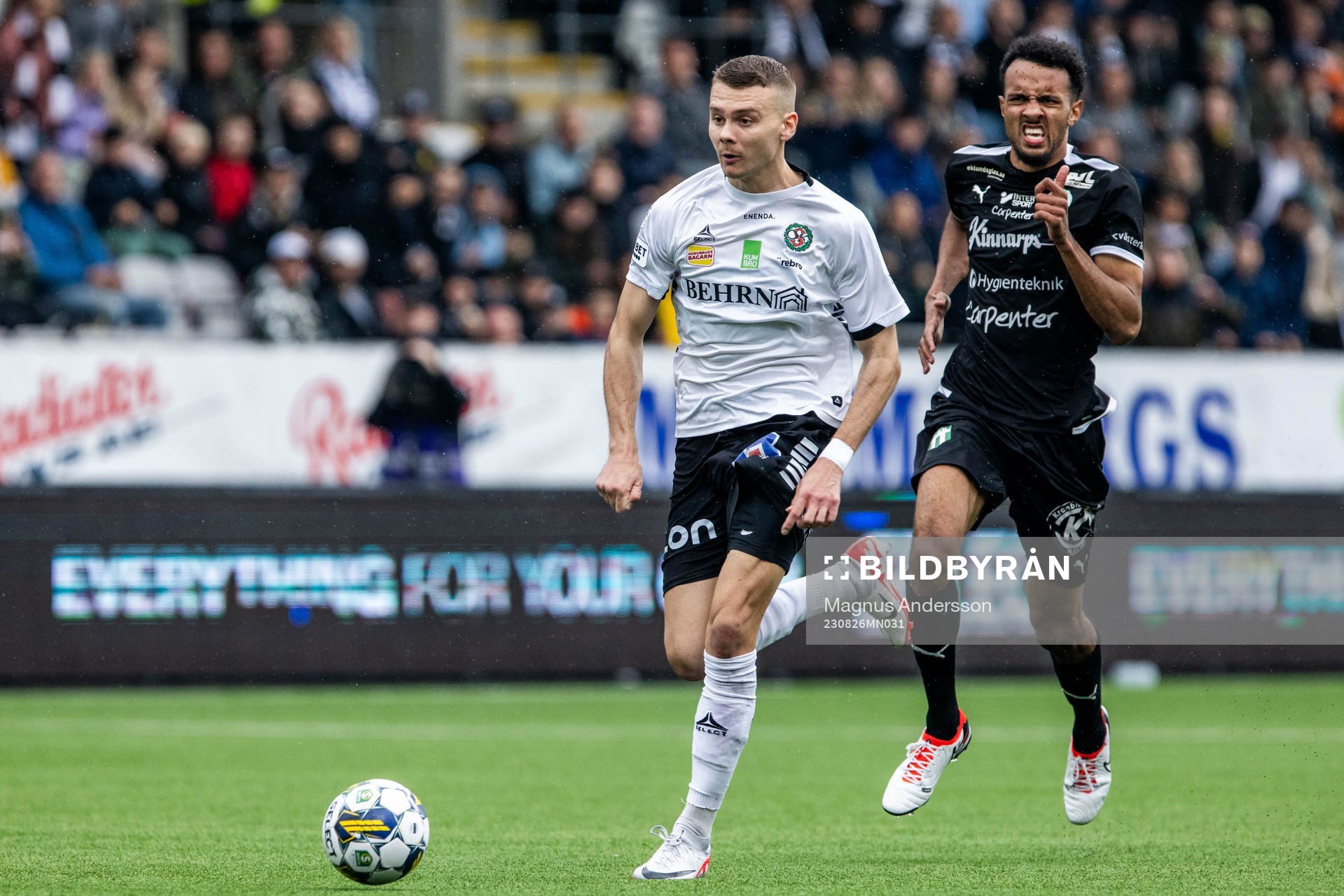 Örebros Jake Larsson och Västerås SKs Alex Douglas