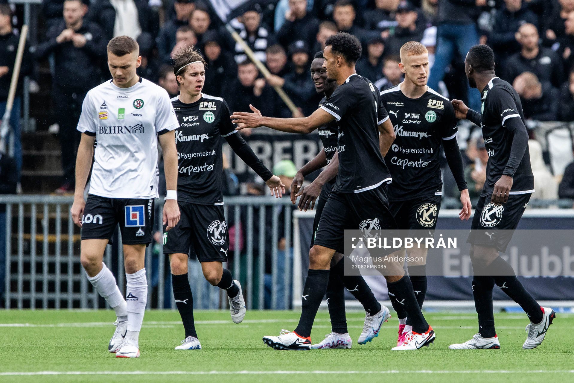 Örebros Jake Larsson deppar och Västerås SKs Daniel Ask