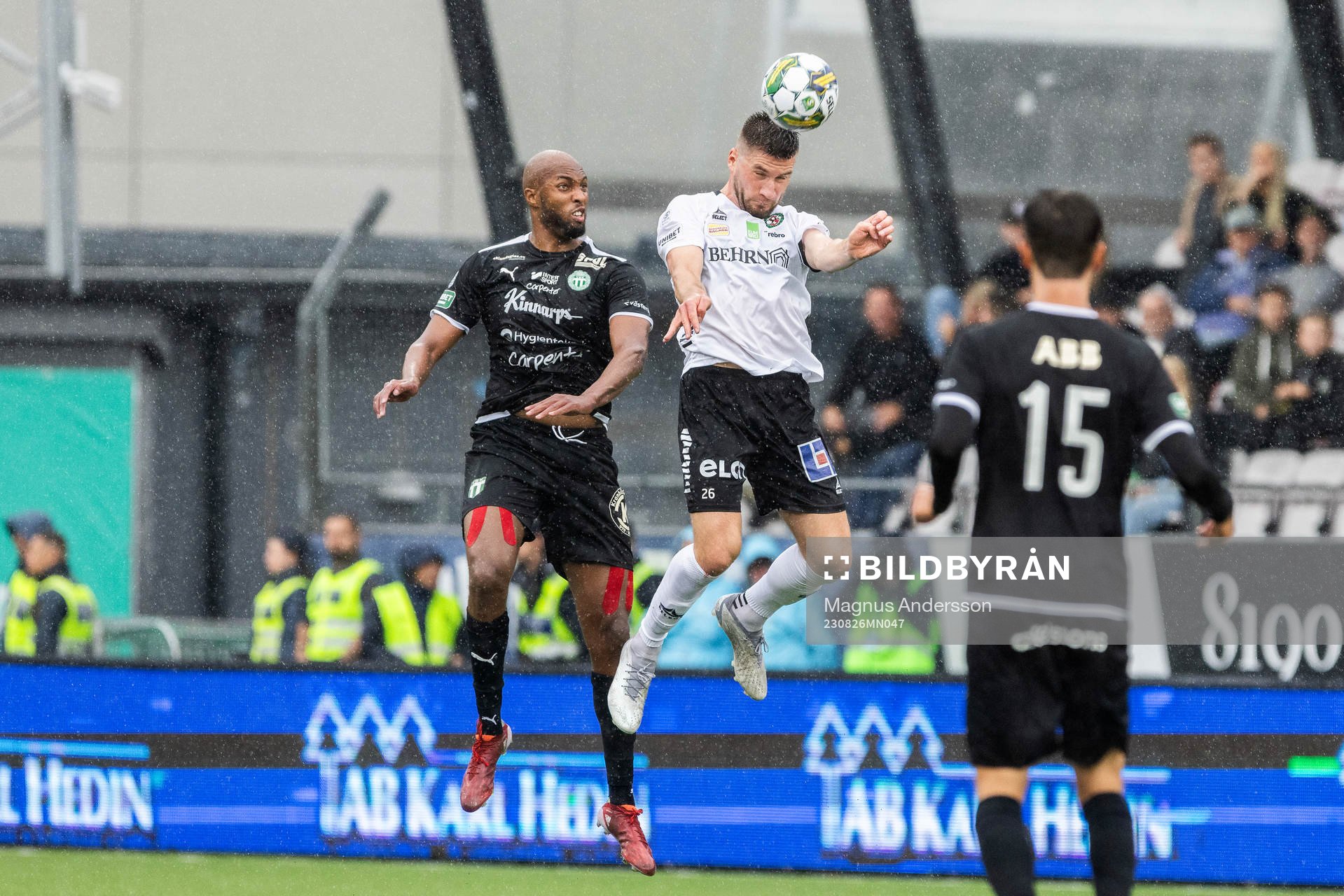 Västerås SKs Jabir Abdihakim Ali och Örebros Axel Oskar