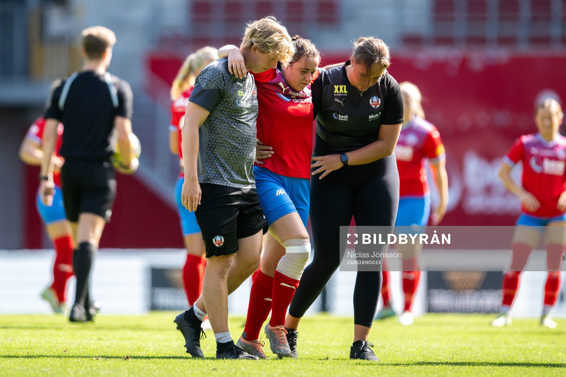 Helsingborgs Inez Gertsen lämnar planen skadad