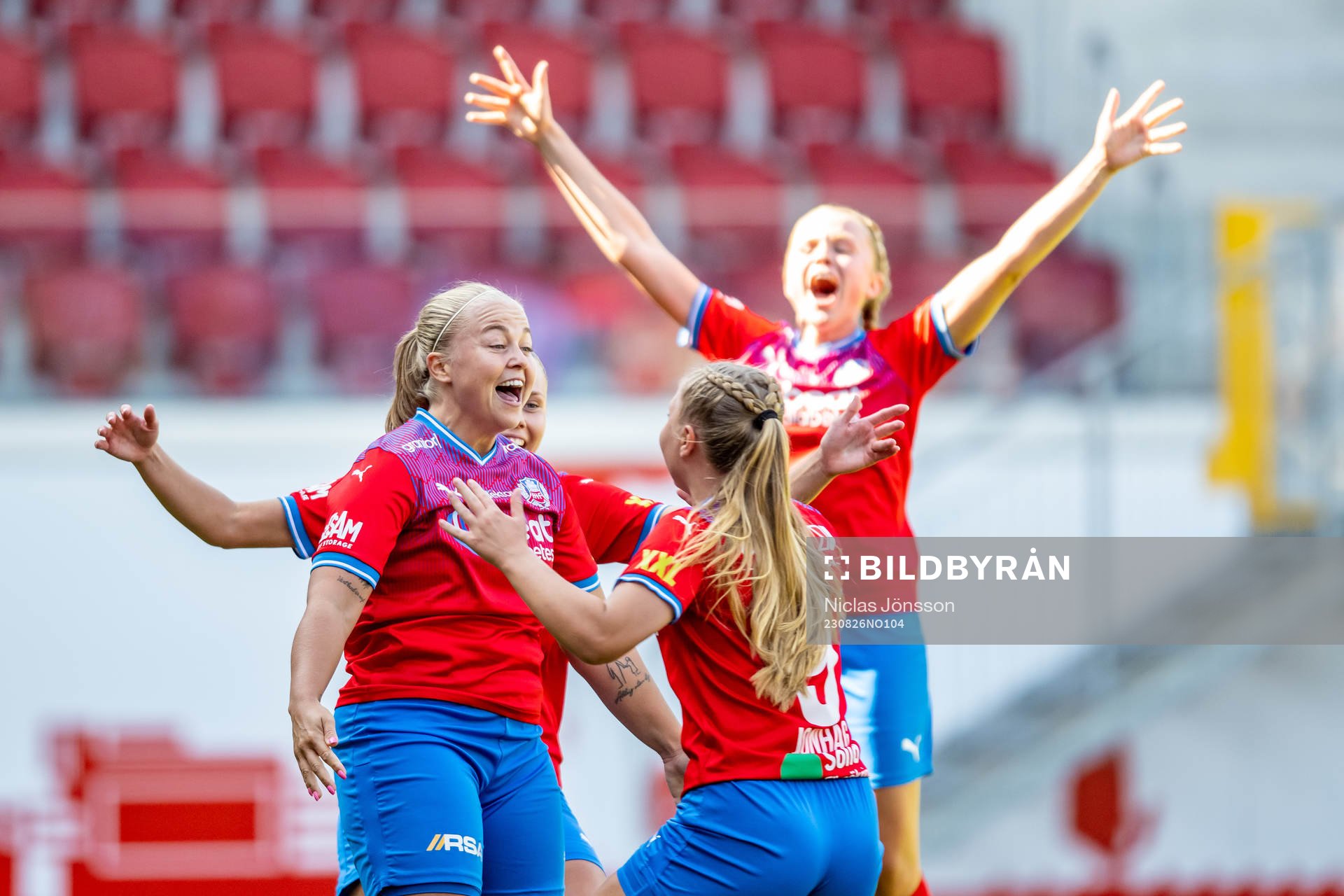 Helsingborgs Stephanie Petersson  jublar