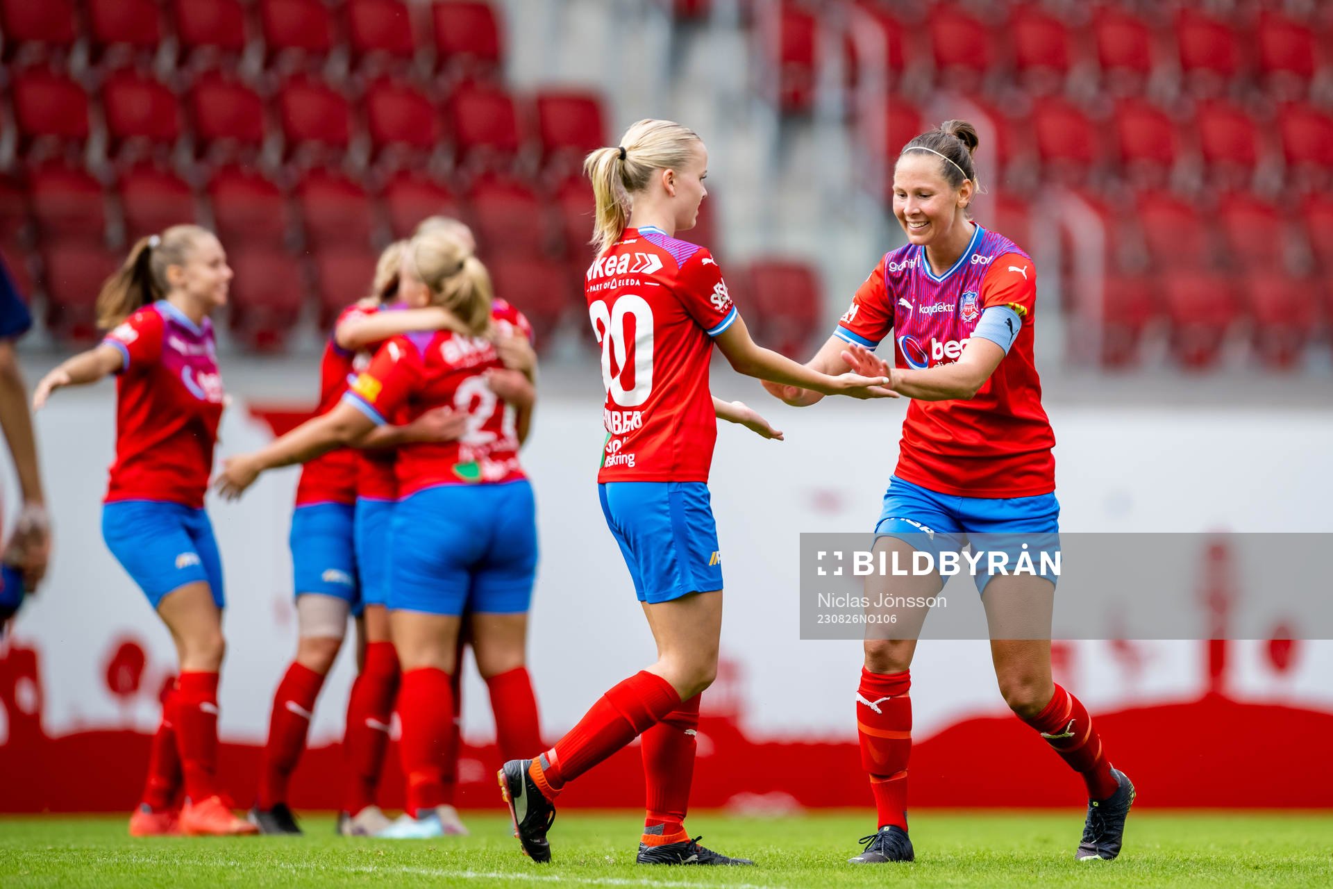 Helsingborgs Emma Sternberg  och Josefine Wiksell jublar