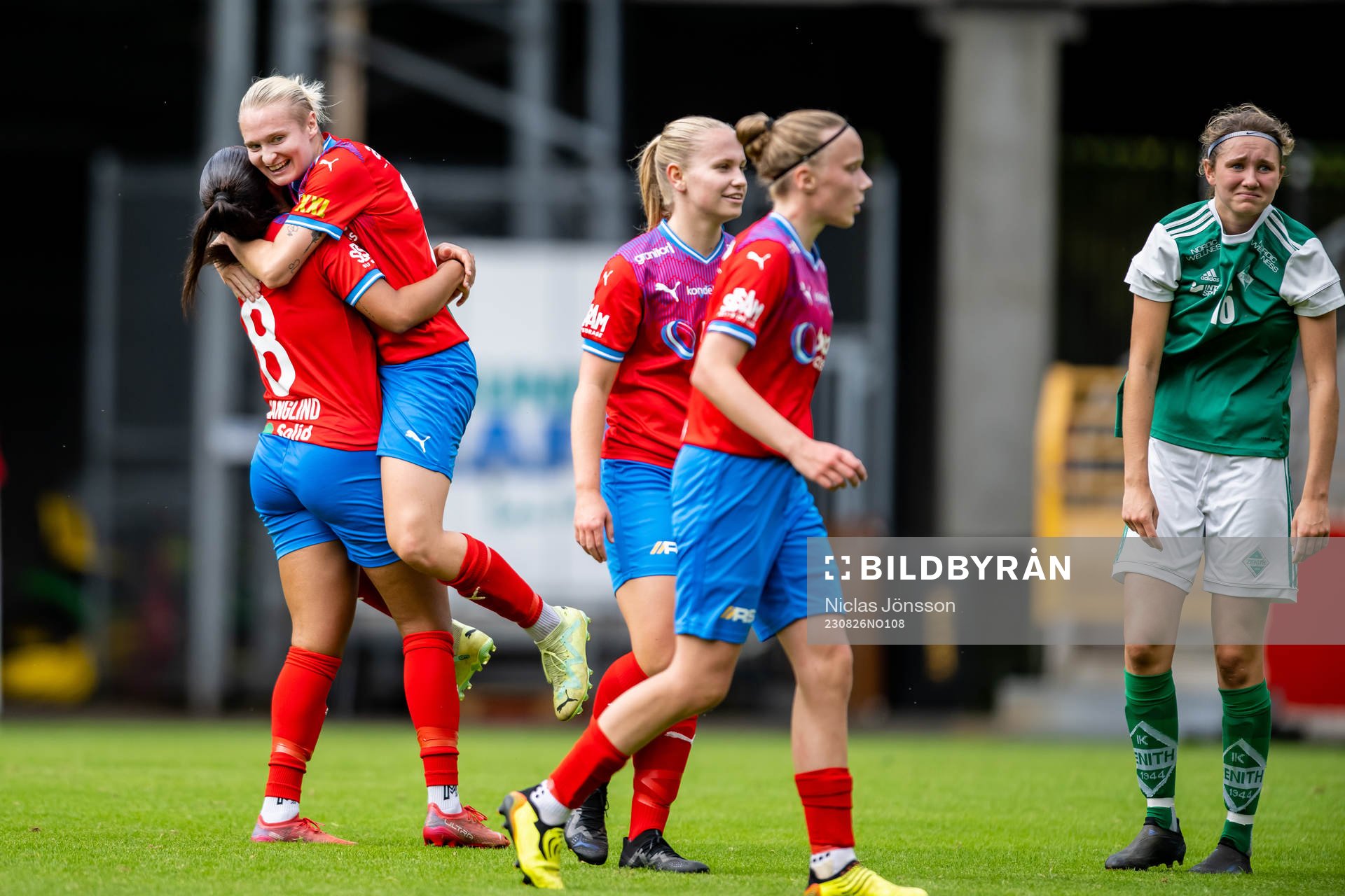 Helsingborgs Ebba Manglind och Maya Waltersson  jublar
