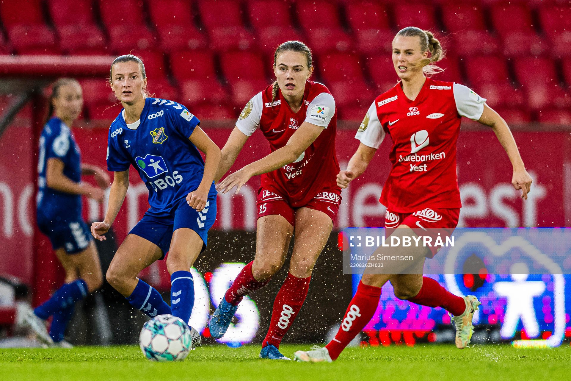 Kristin Holmen of Lyn and Marthine Østenstad of Brann