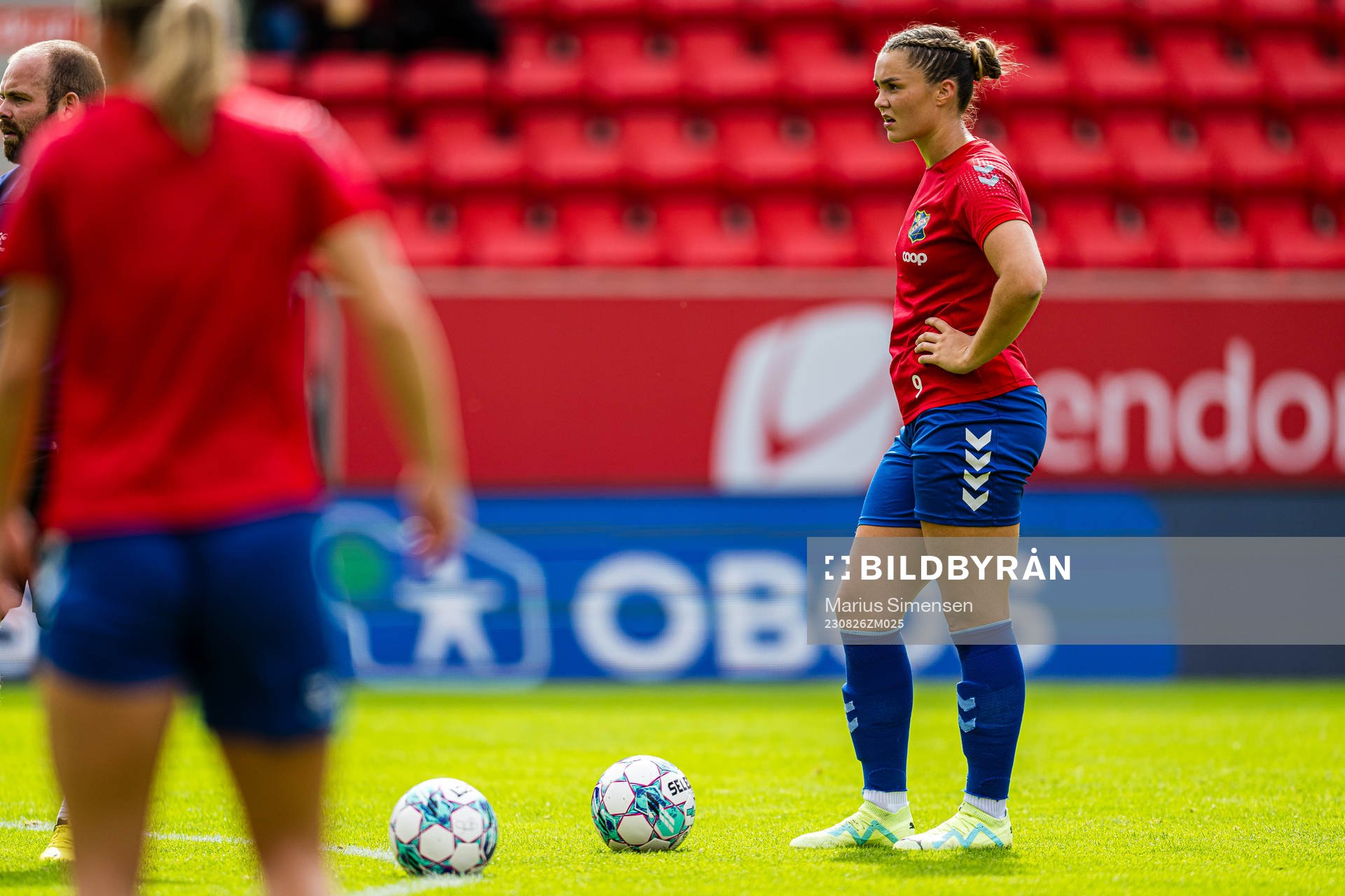 Anna Nerland Aahjem of Lyn warms up