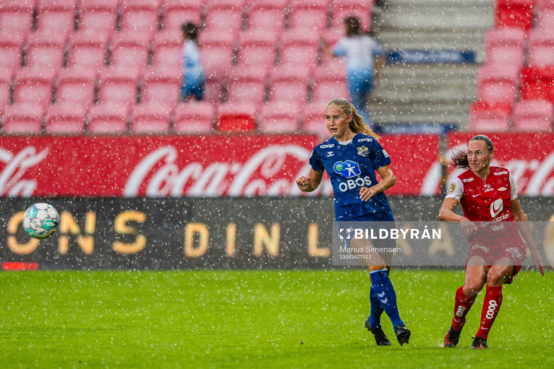 Iselin Sandnes Olsen of Lyn and Marit Bratberg Lund of Brann