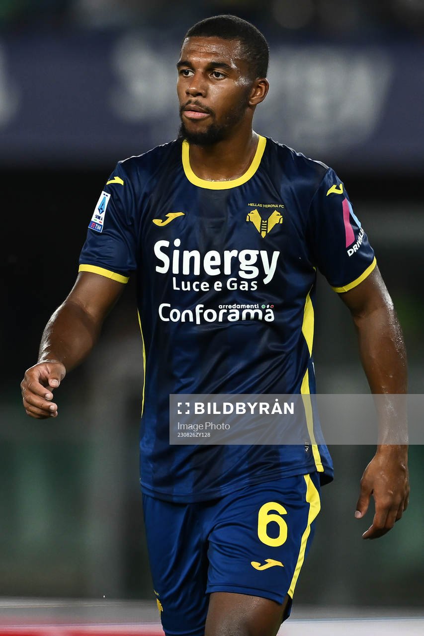  Mg Verona 26/08/2023 - campionato di calcio serie A / Hellas Verona-Roma / foto Matteo Gribaudi/Image Sport nella foto: Isak Hien (Hellas Verona).