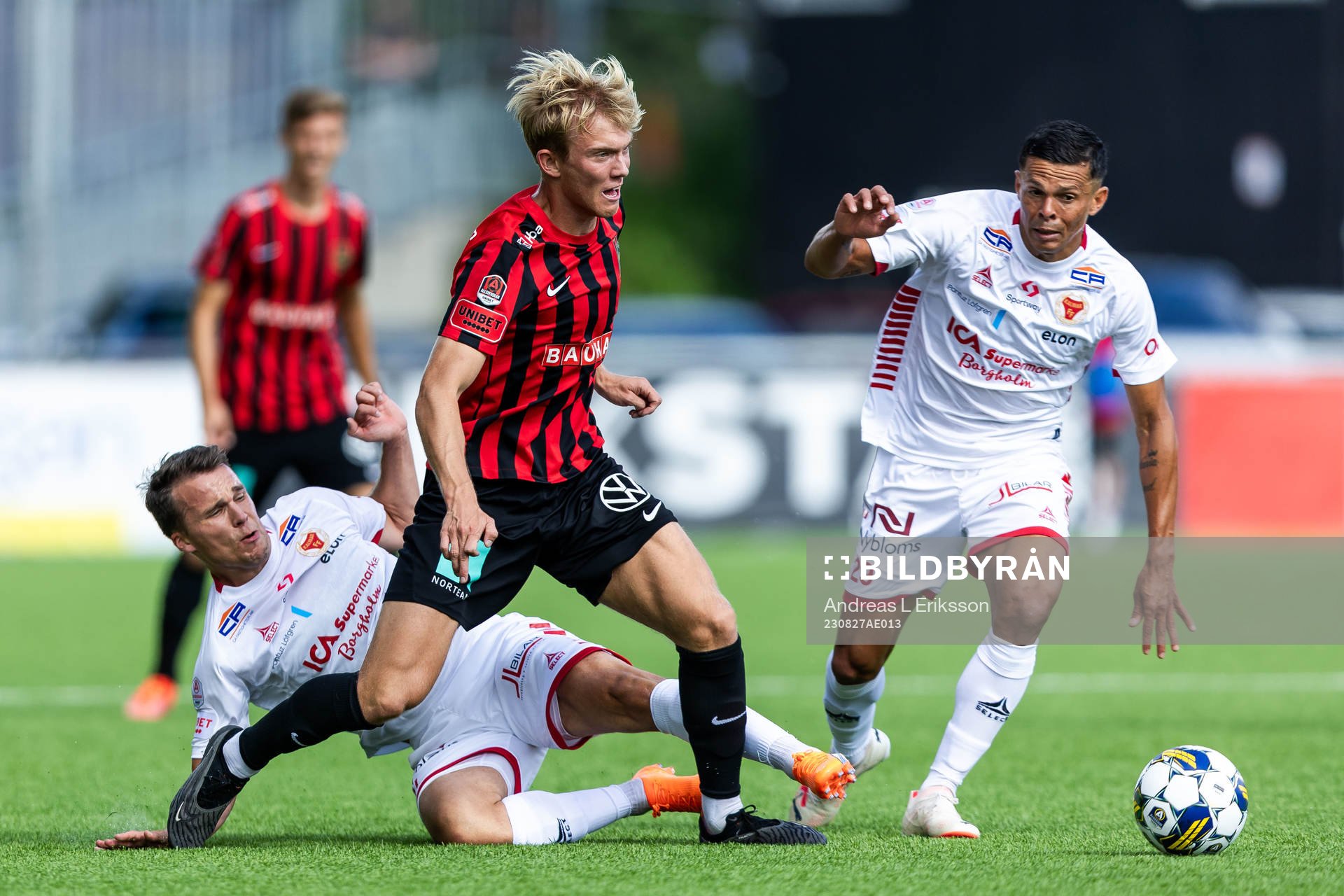 Kalmars Simon Skrabb och Romario Pereira Sipiao mot