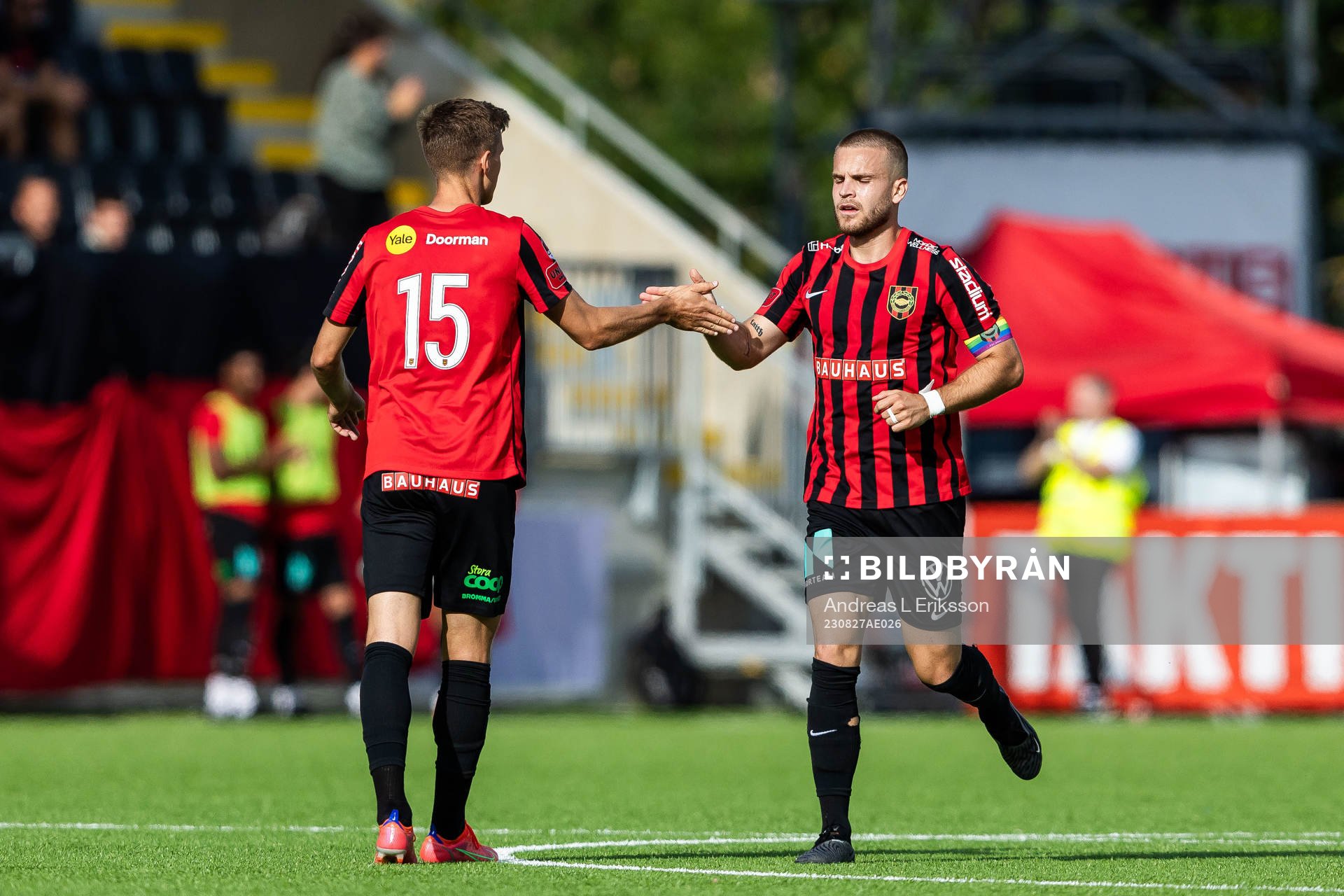 Brommapojkarnas Samuel Leach Holm jublar med Amadeus