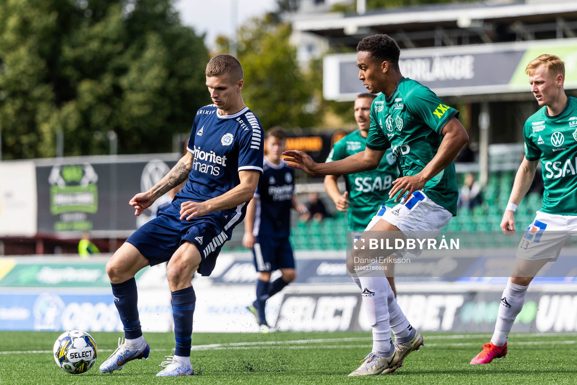 Utsiktens Lucas Hedlund och Brages Eirik Asante Gayi