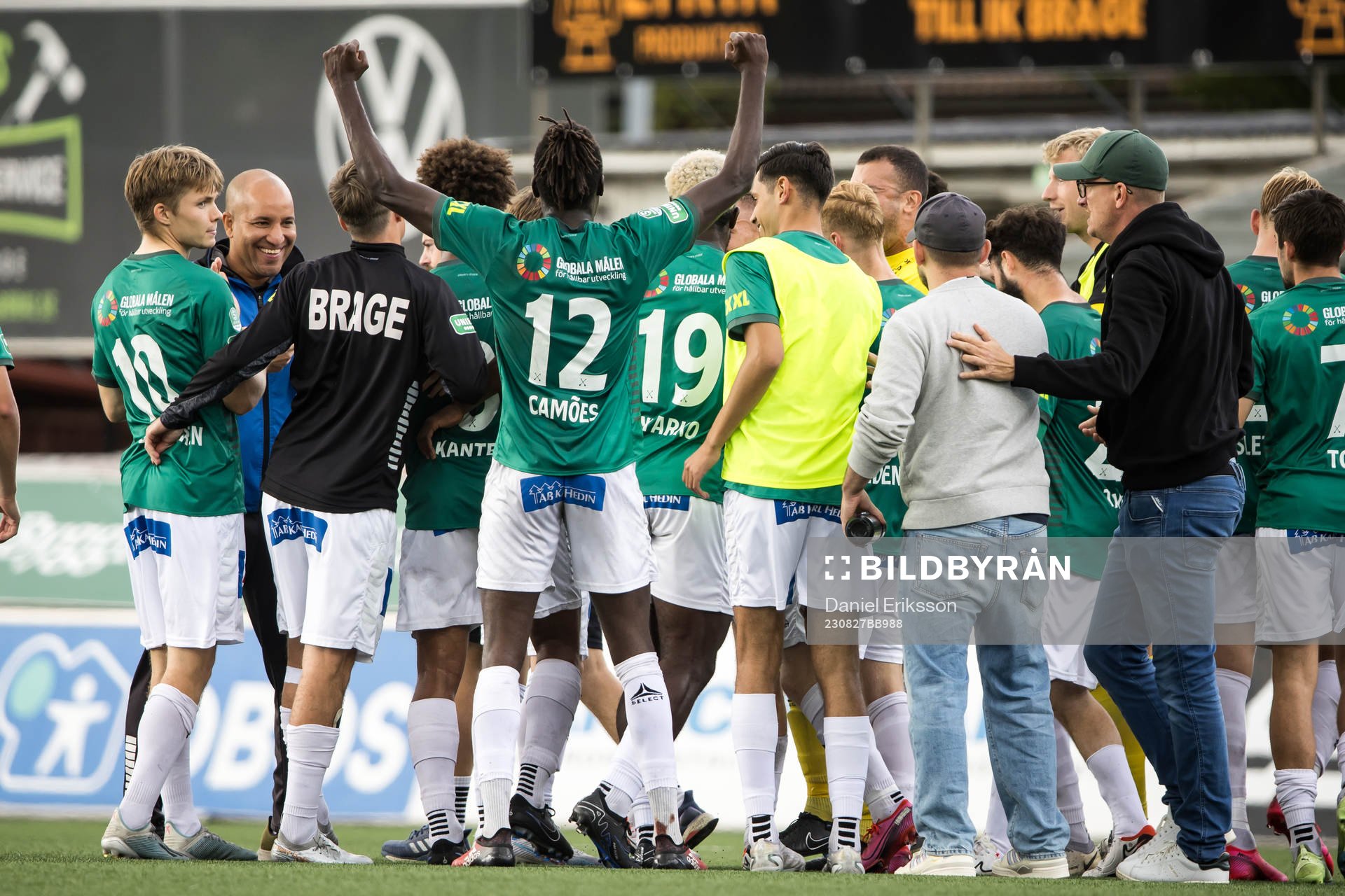 Brages spelarna jublar efter seger 3-0 under fotbollsmatchen i Superettan mellan Brage och Utsikten den 27 augusti 2023 i Borlänge. 