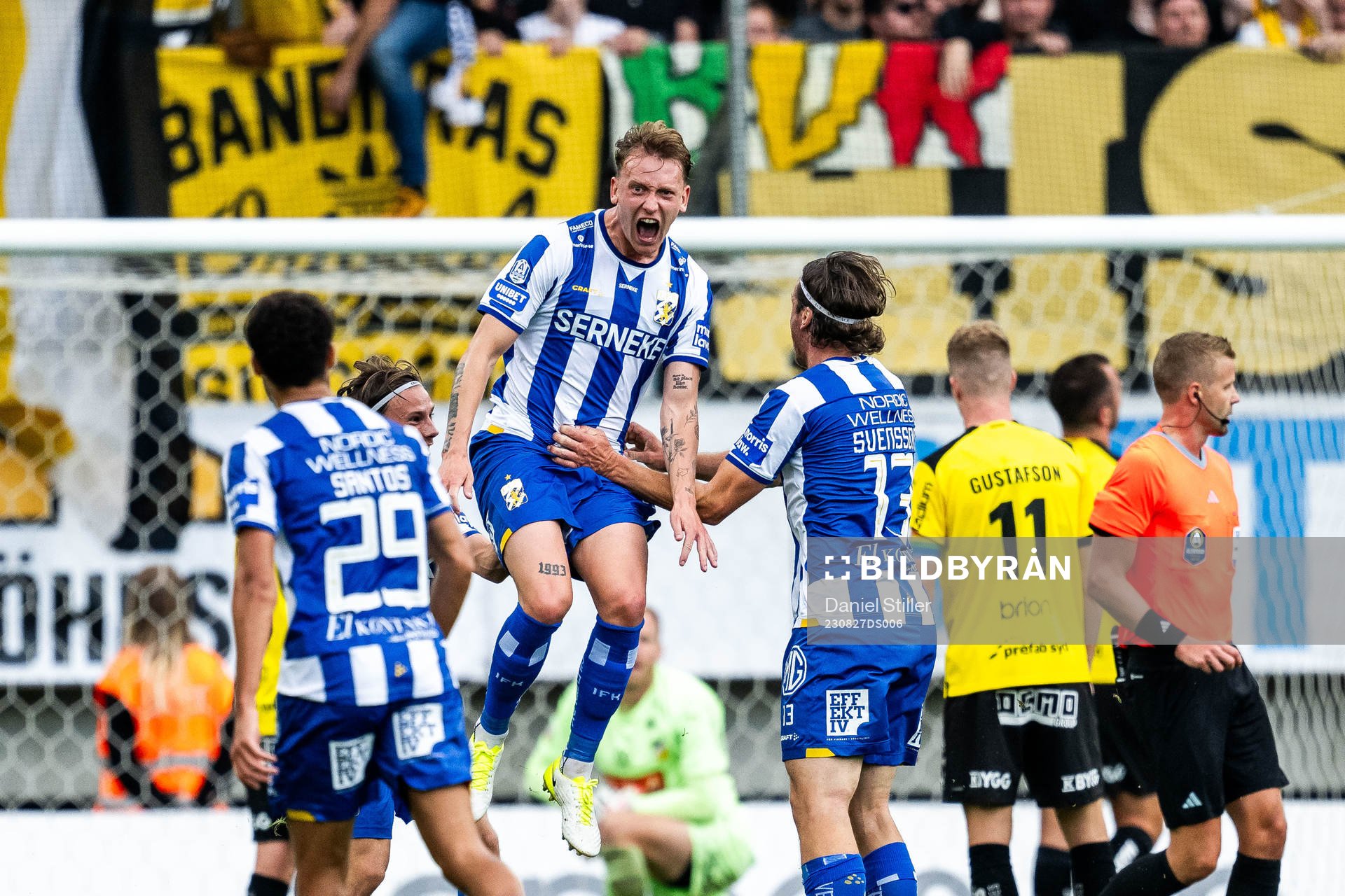 IFK Göteborgs Sebastian Hausner jublar med lagkamrater