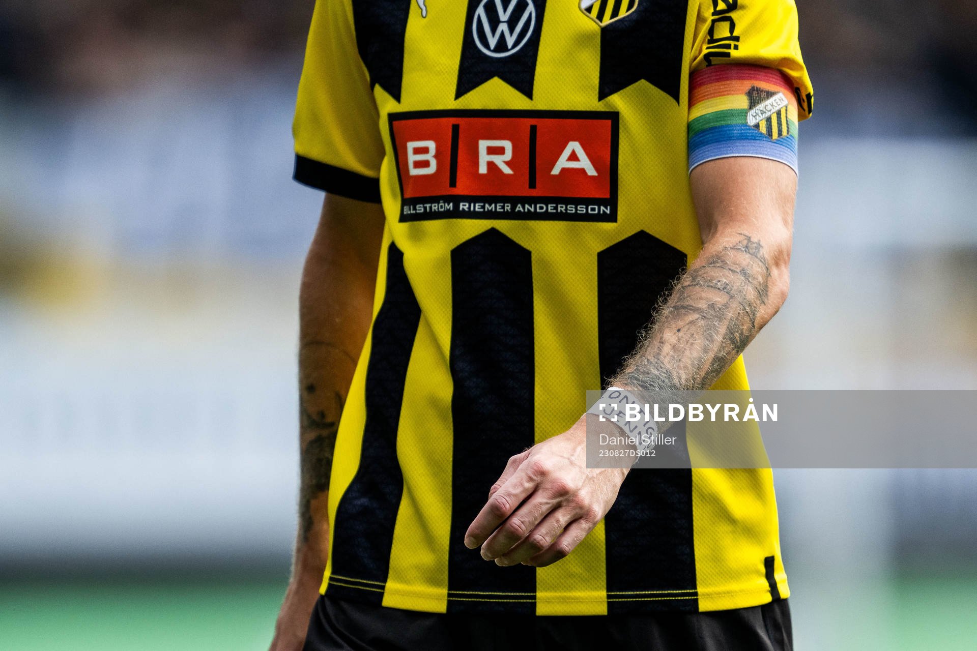 Häckens Samuel Gustafson bär vit tejp med texten