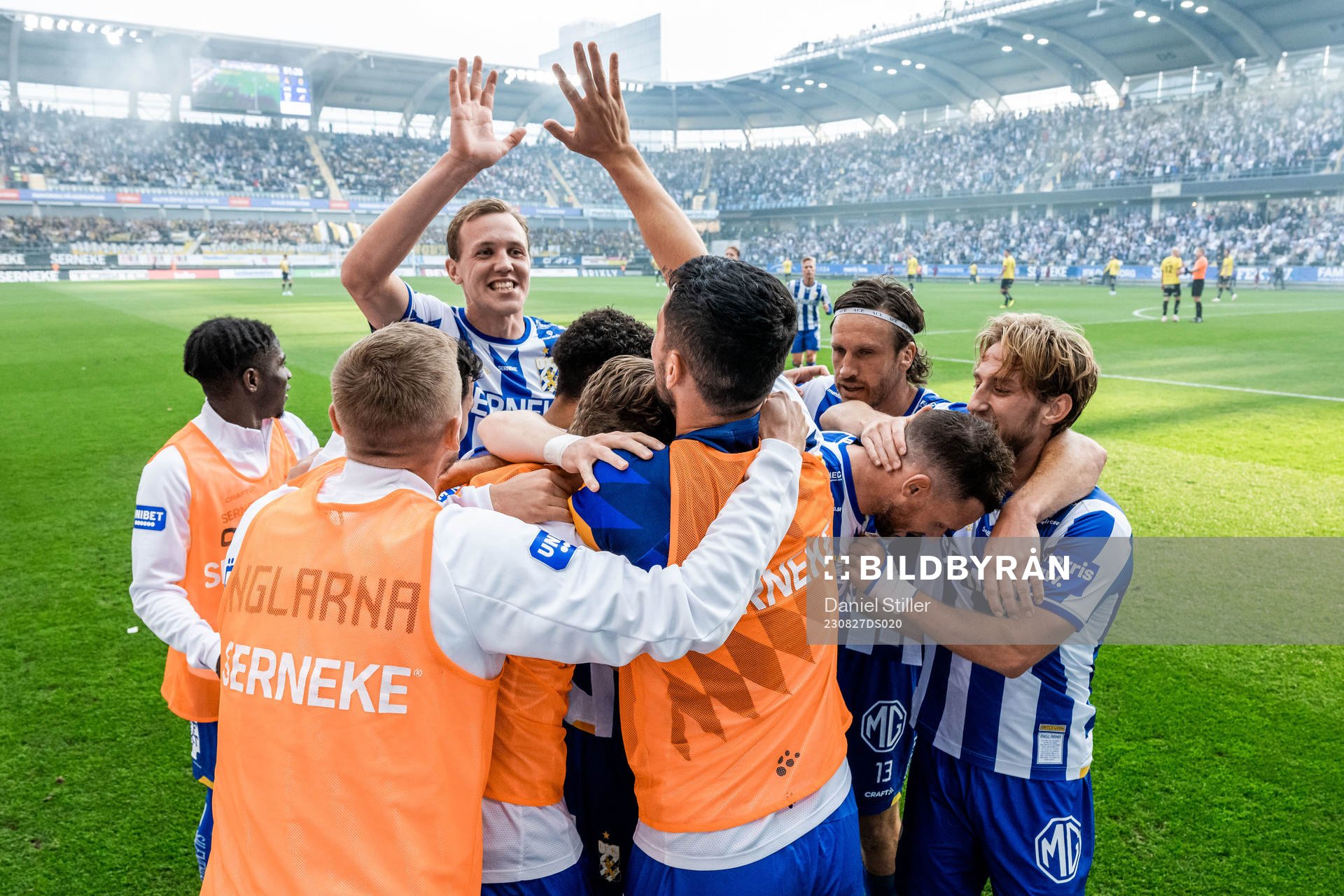 IFK Göteborgs Sebastian Hausner jublar med lagkamrater