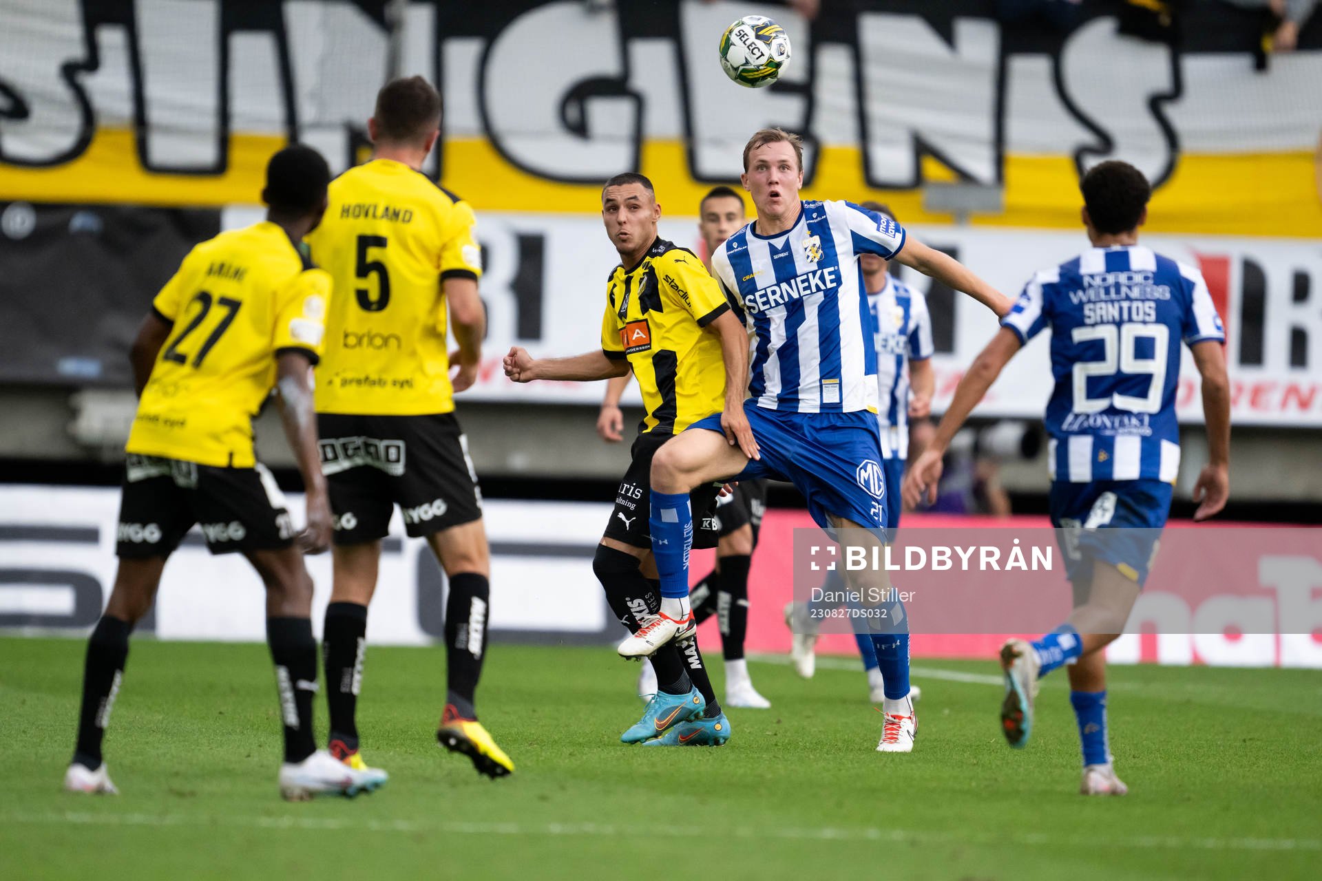 Häckens Ali Youssef och IFK Göteborgs Adam Carlén