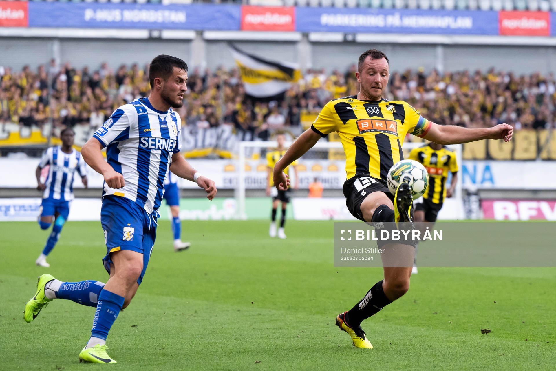 IFK Göteborgs Astrit Selmani och Häckens Even Hovland