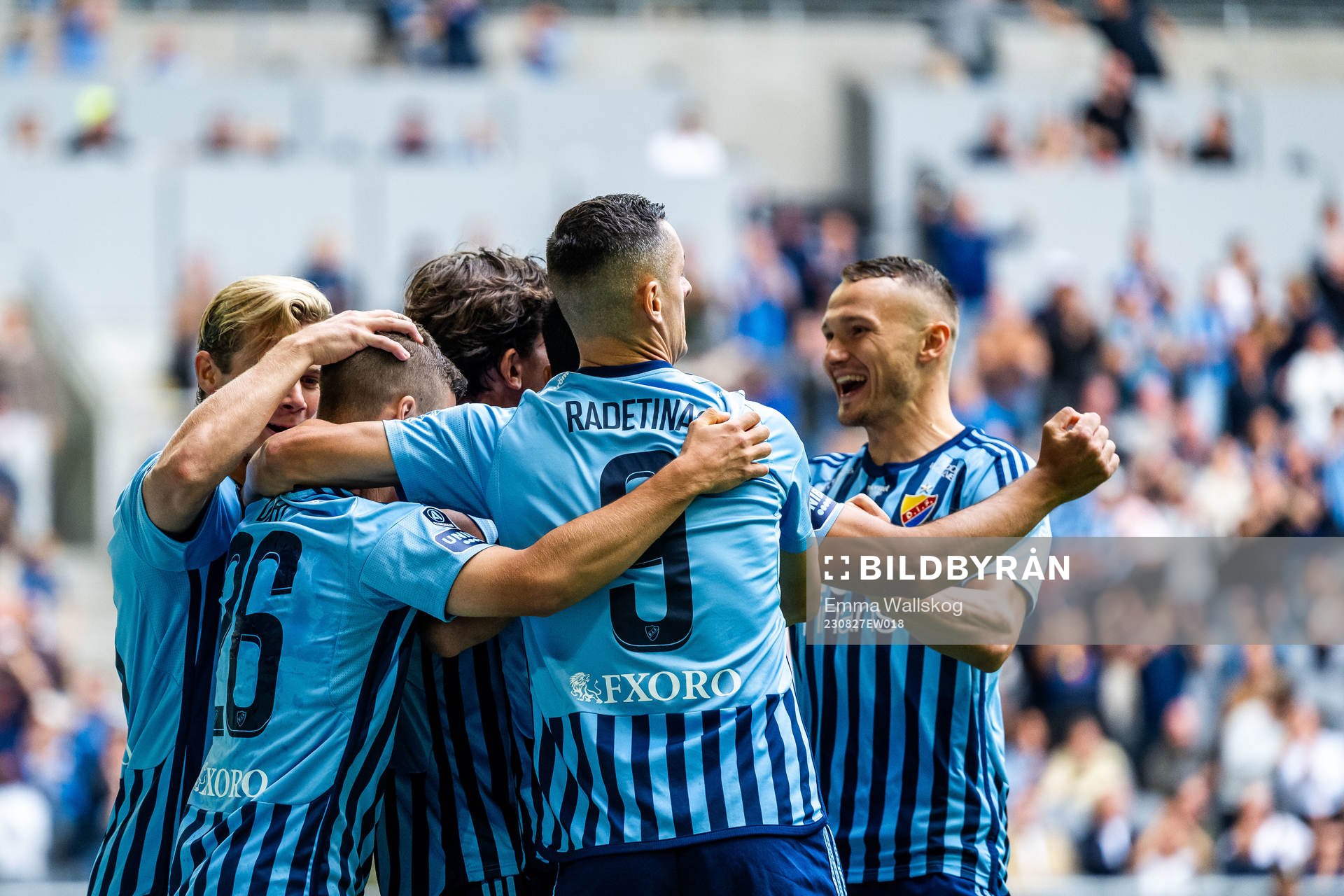 Djurgårdens Gustav Wikheim jublar med lagkamrater