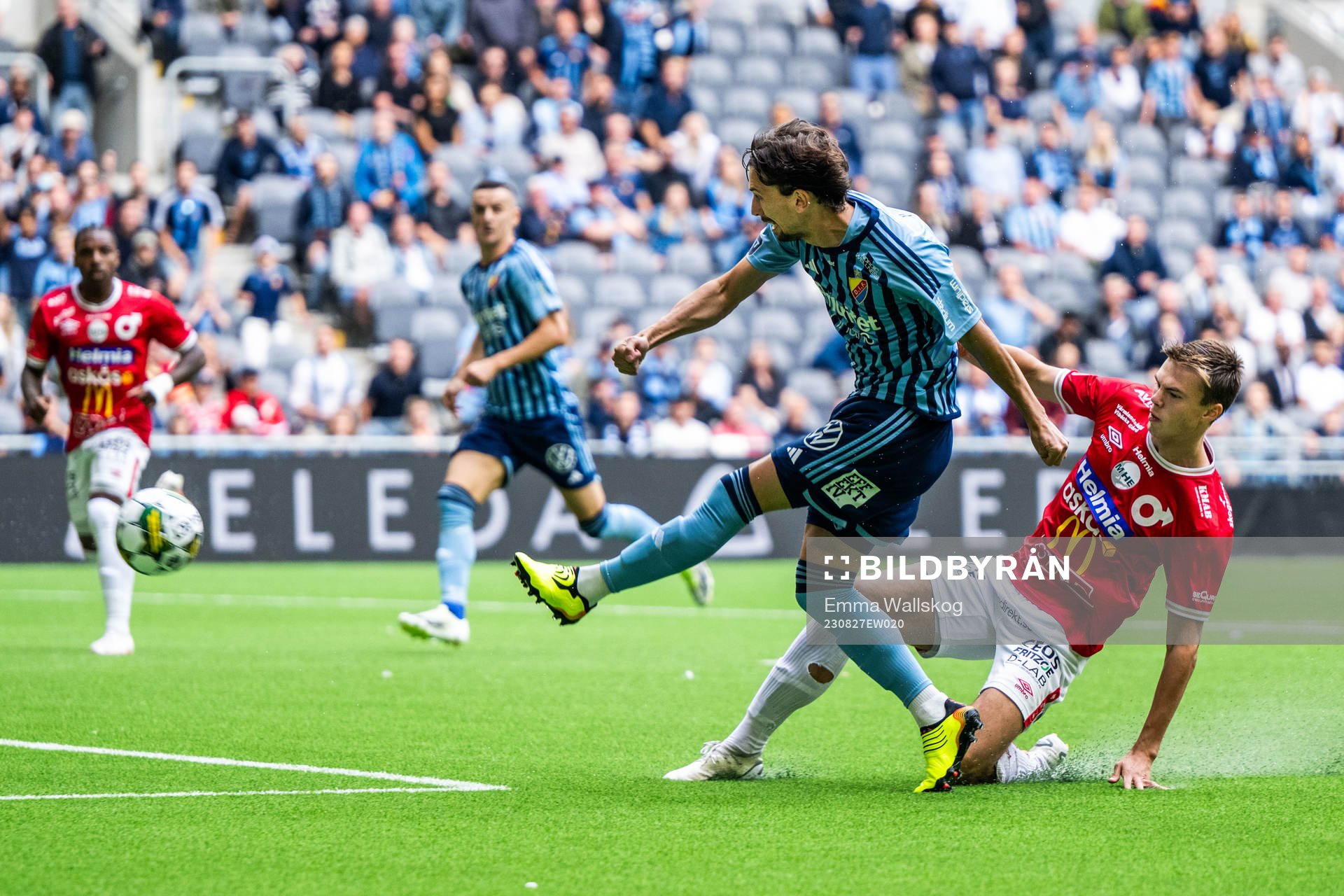 Djurgårdens Gustav Wikheim gör 1-0 bakom Degerforss Oscar