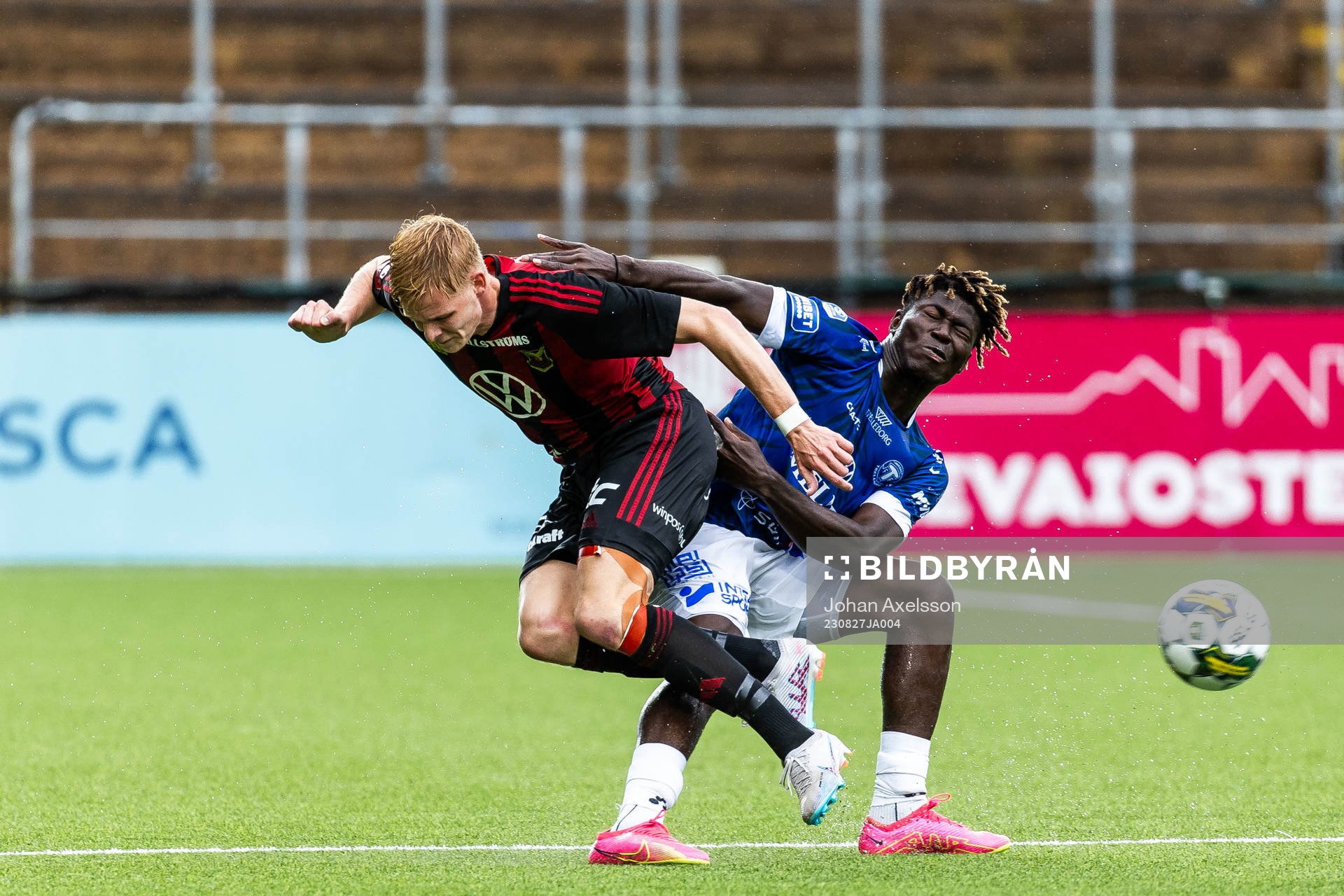 Östersunds Malcolm Stolt och Trelleborgs Abel Ogwuche
