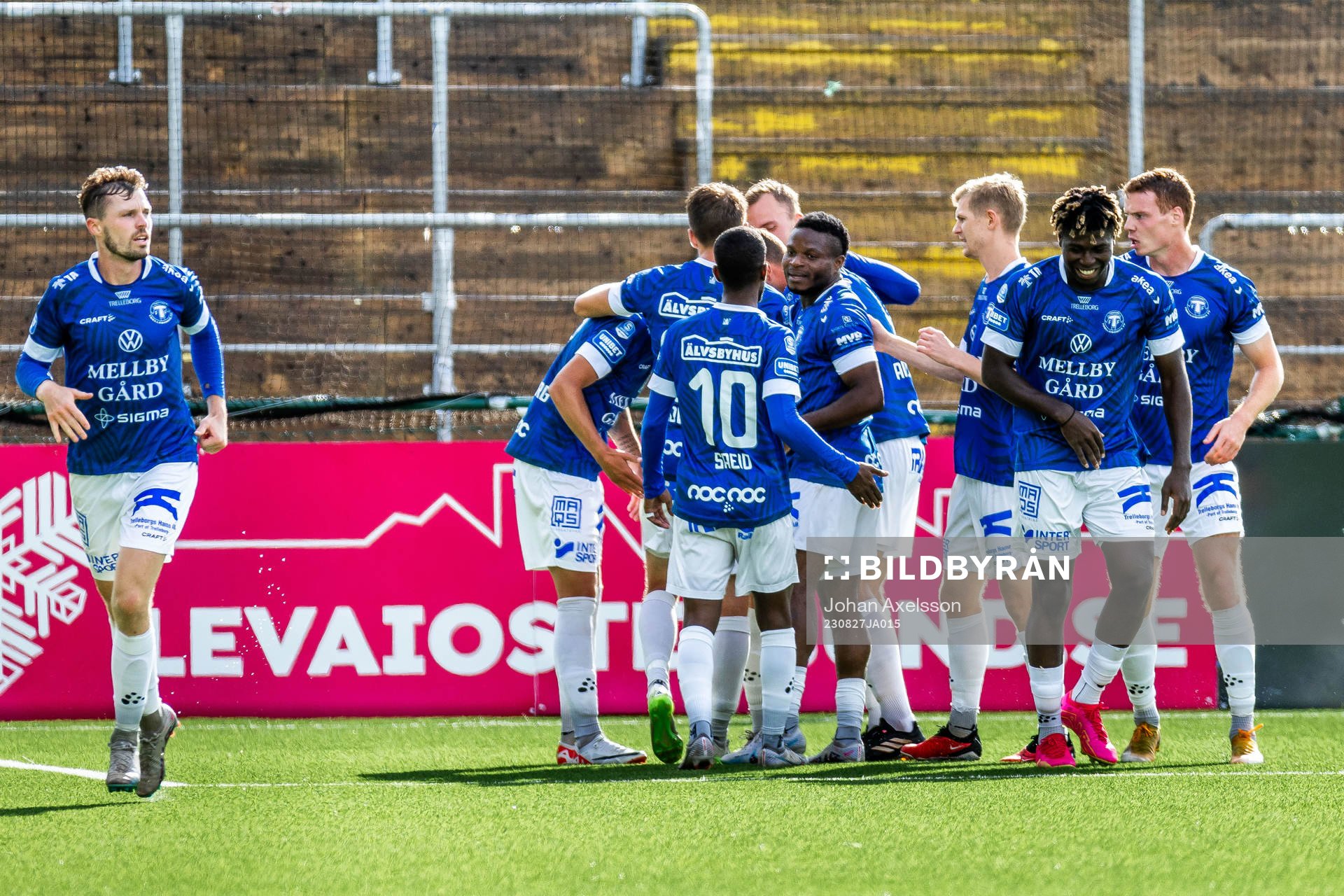 Trelleborgs Herman Hallberg jublar med lagkamrater