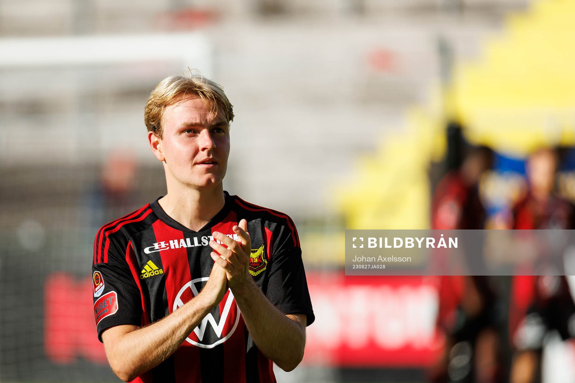 Östersunds Simon Marklund jublar efter  fotbollsmatchen i Superettan mellan Östersund och Trelleborg den 27 augusti 2023 i Östersund. 