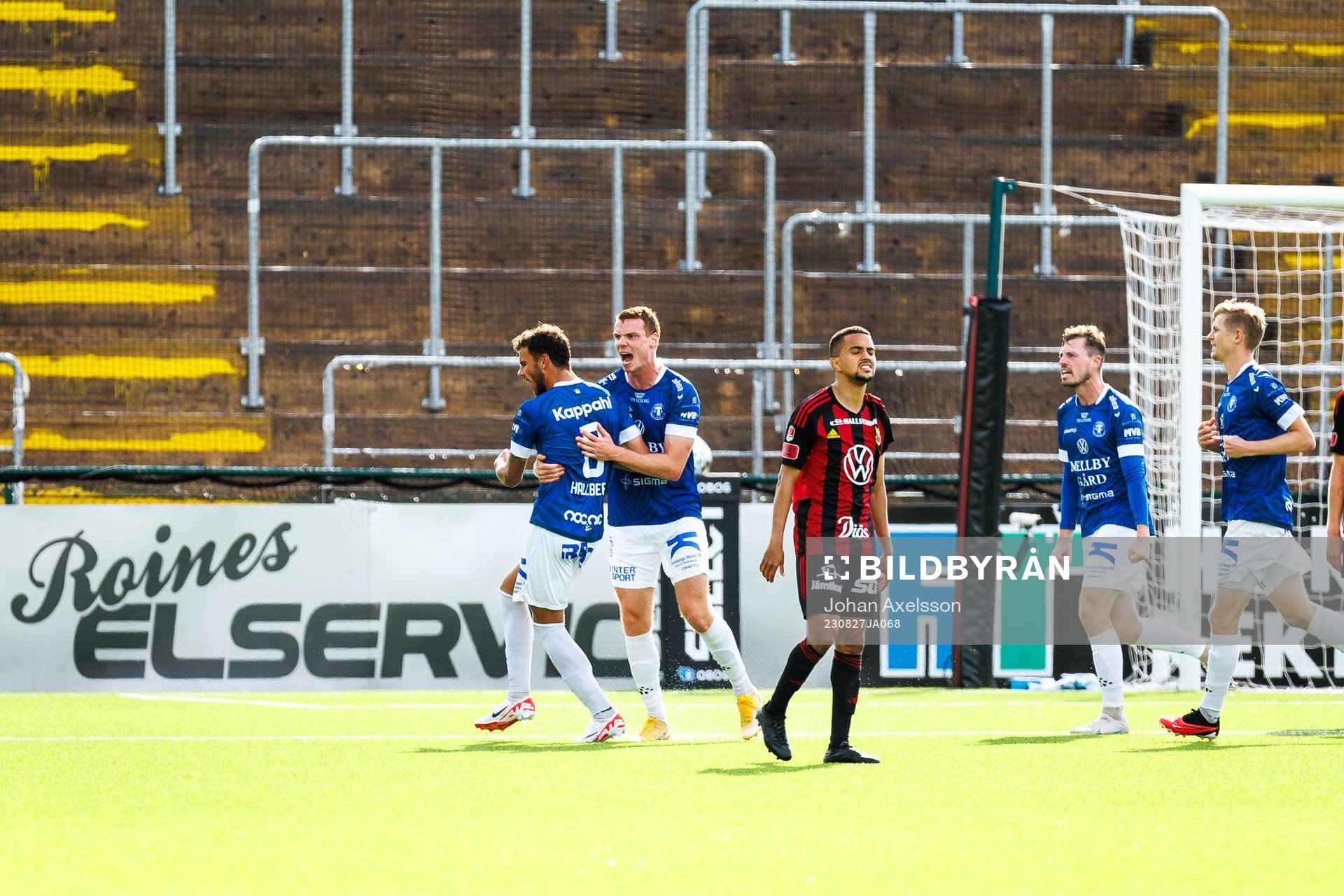 Trelleborgs Herman Hallberg  jublar med Zander Hyltoft