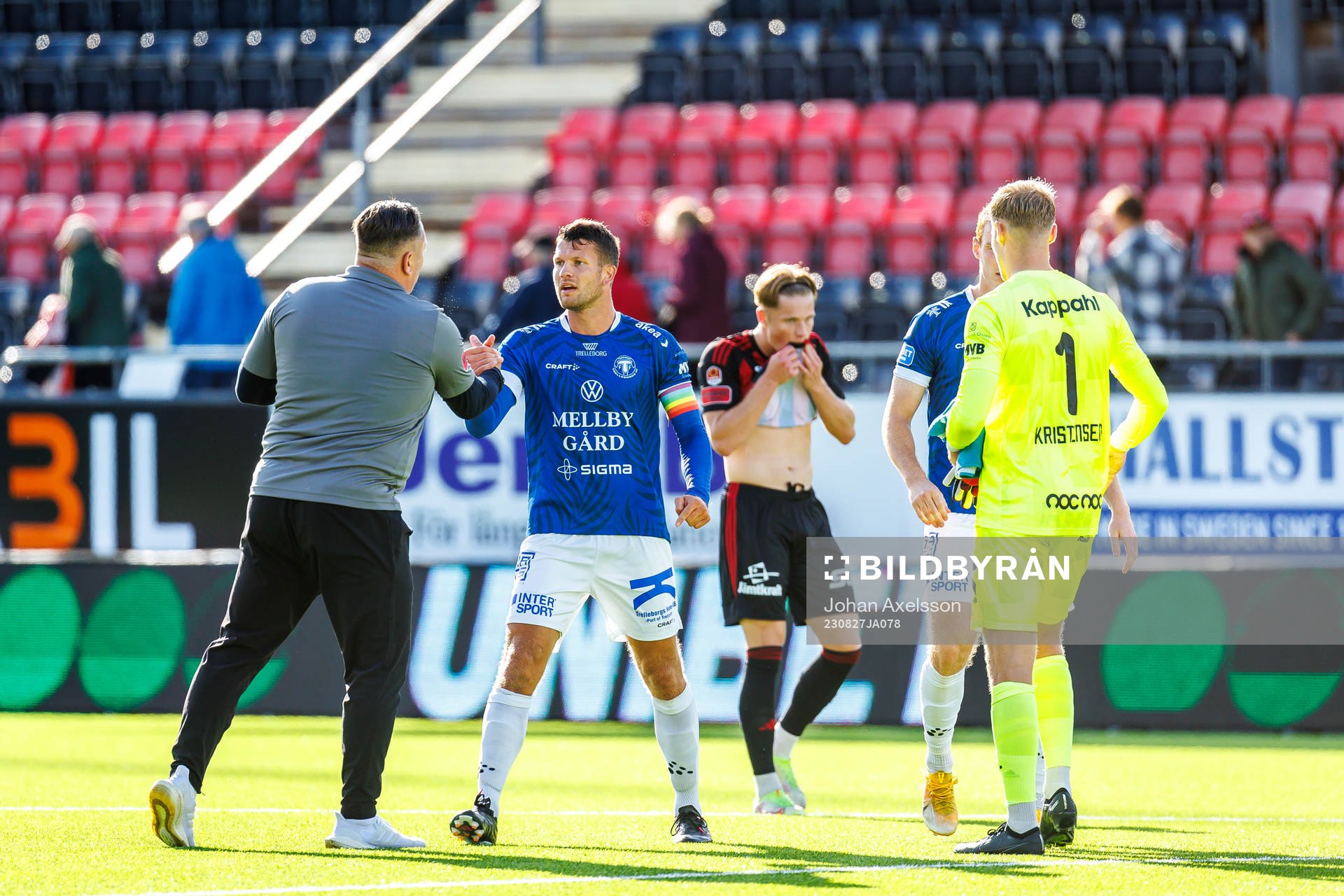 Trelleborgs Mattias Andersson tackar Östersunds tränare
