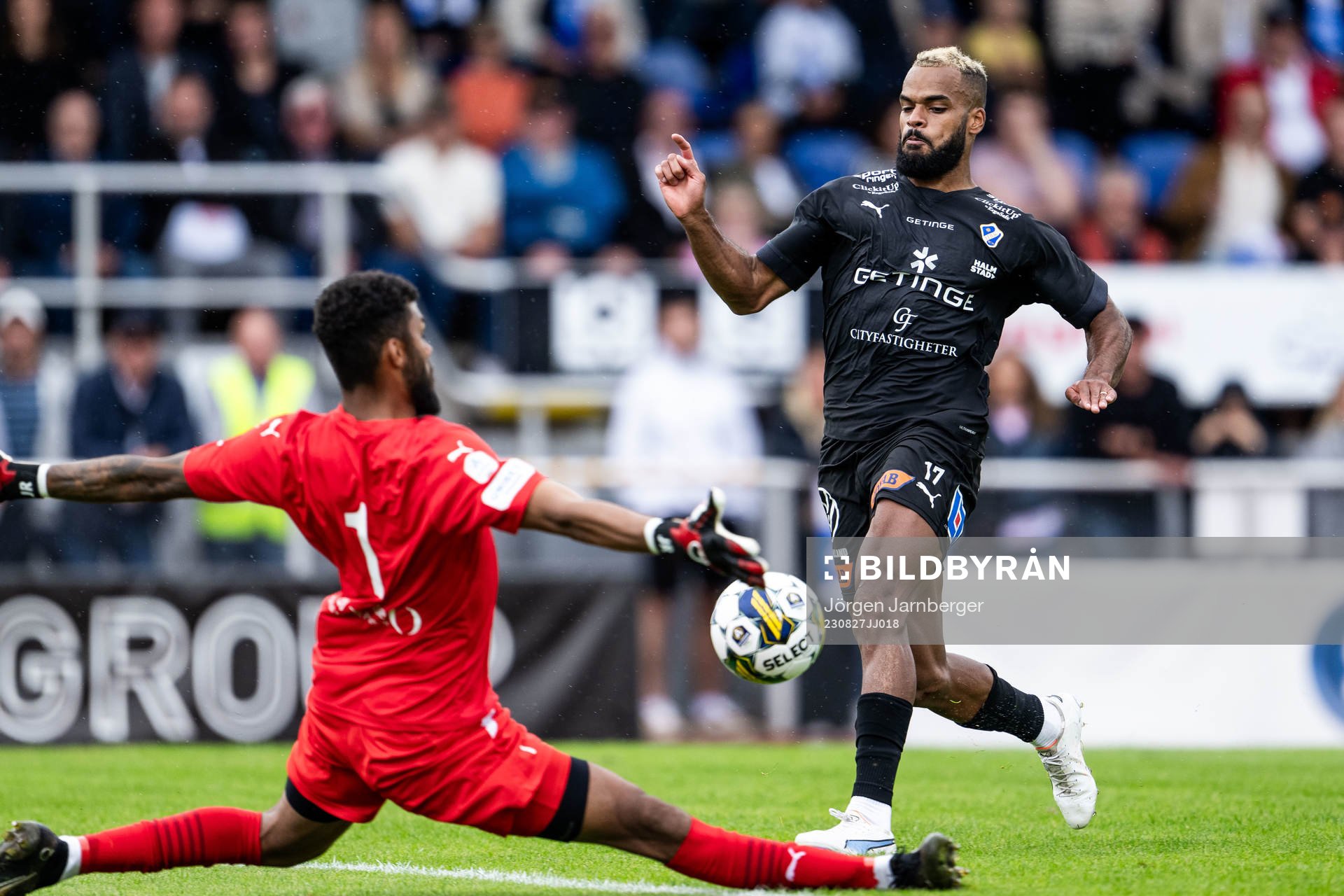 Värnamos Jonathan Ursin Rasheed och Halmstads Phil