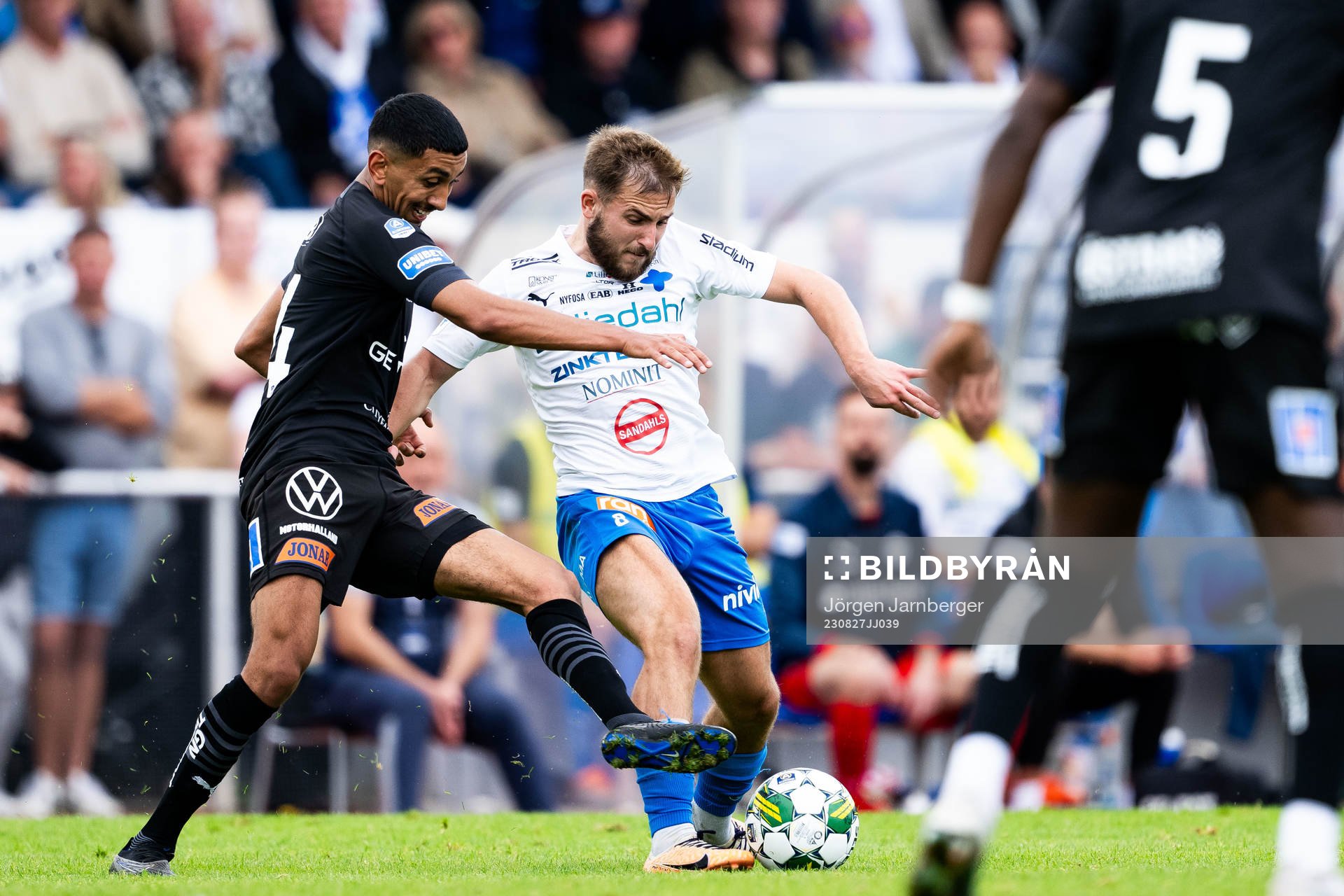 Halmstads Amir Al-Ammari och Värnamos Albion Ademi