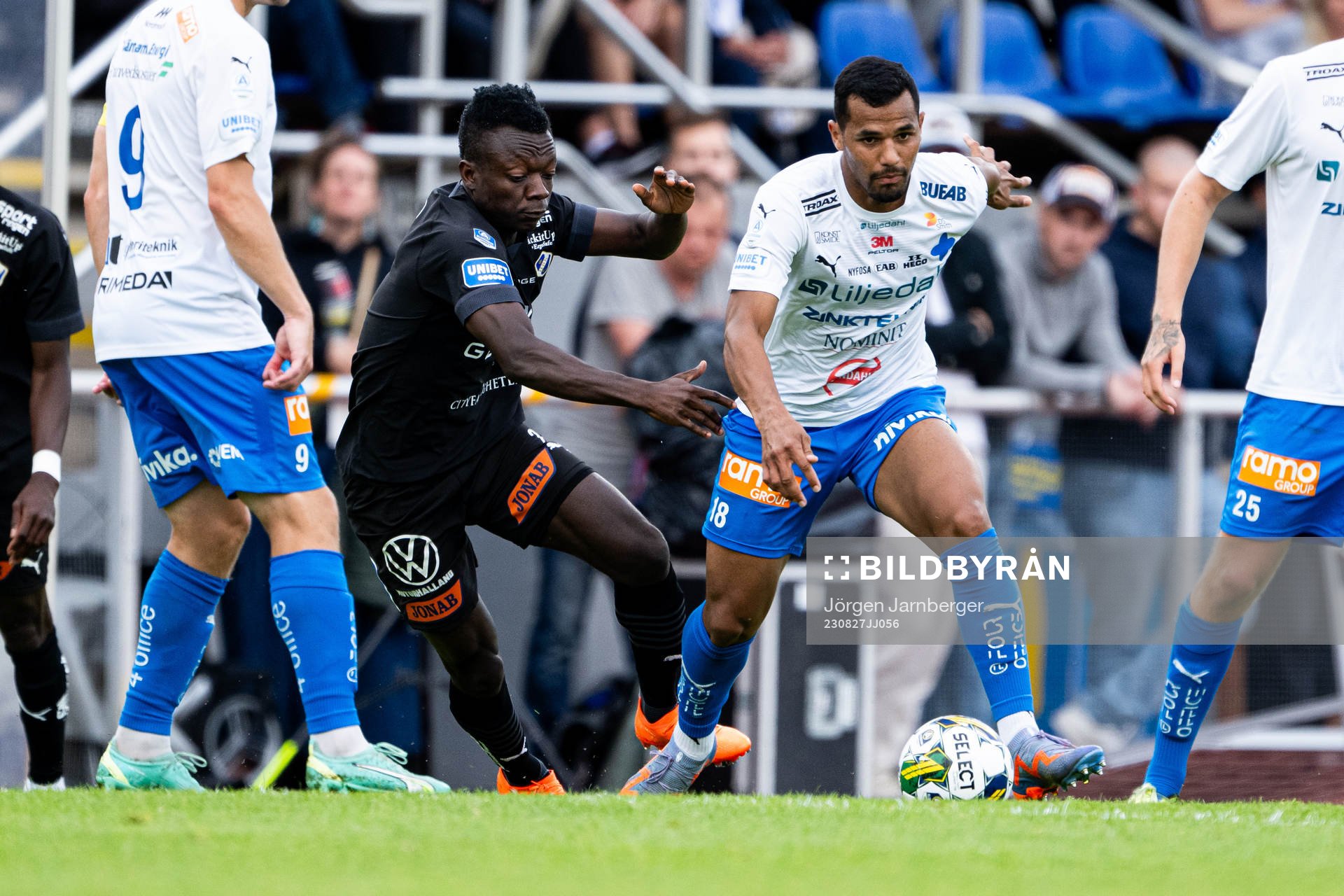 Halmstads Thomas Boakye och Värnamos Wenderson Oliveira do