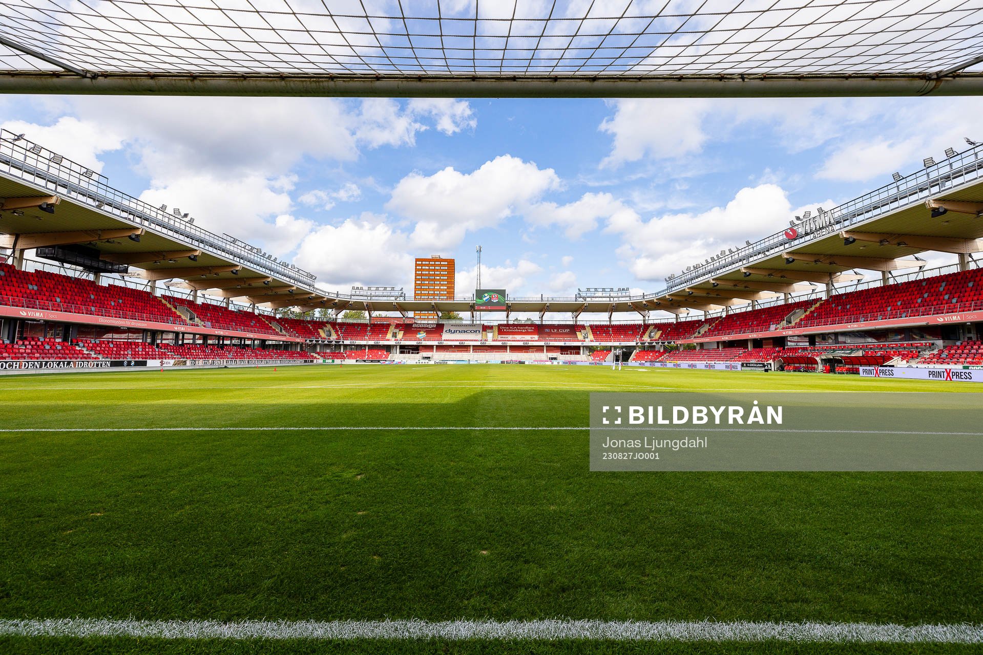 Interiör vy från Visma arena före fotbollsmatchen i