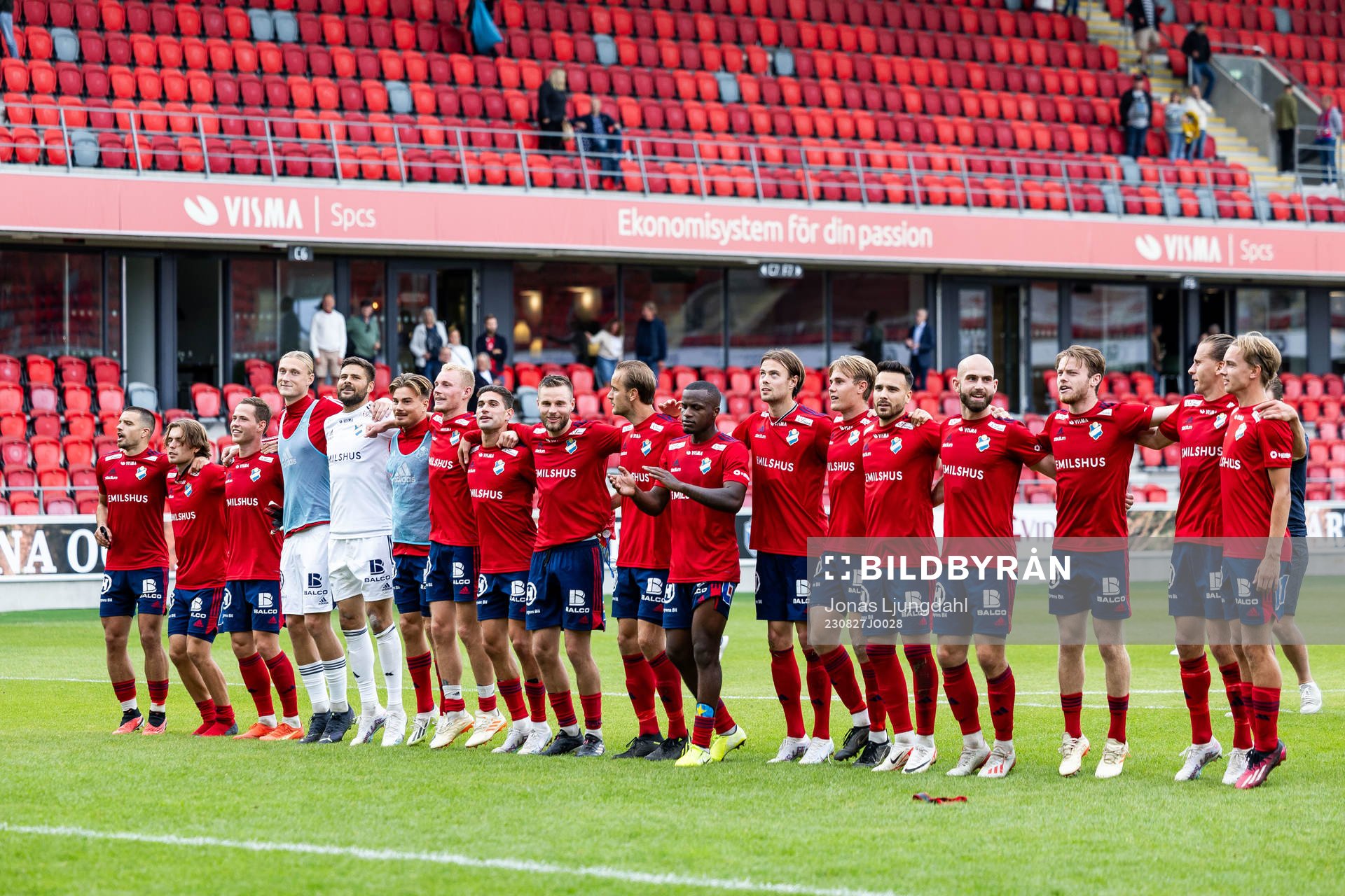 Östers spelare jublar
