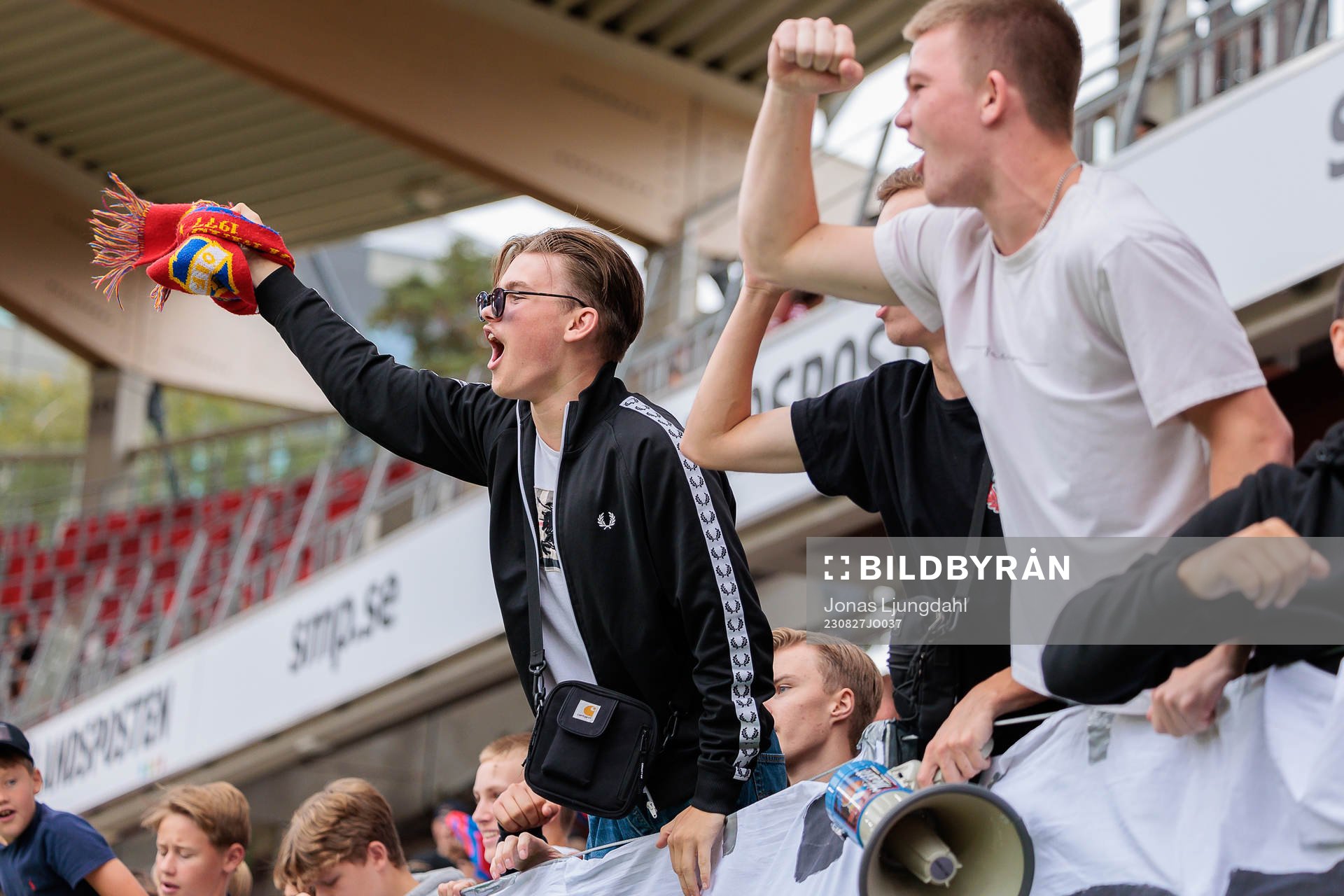 Östers supportrar jublar