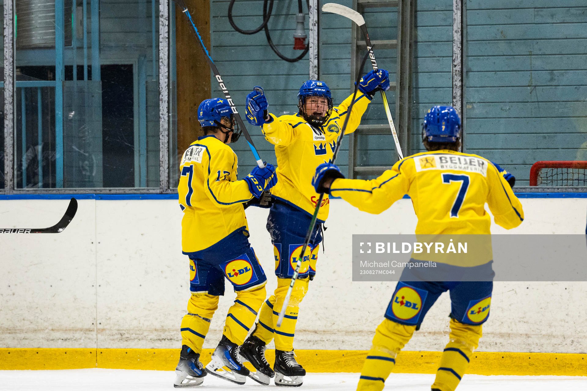 Sveriges Anton Gästrin jublar med Torkel Jennersjö och
