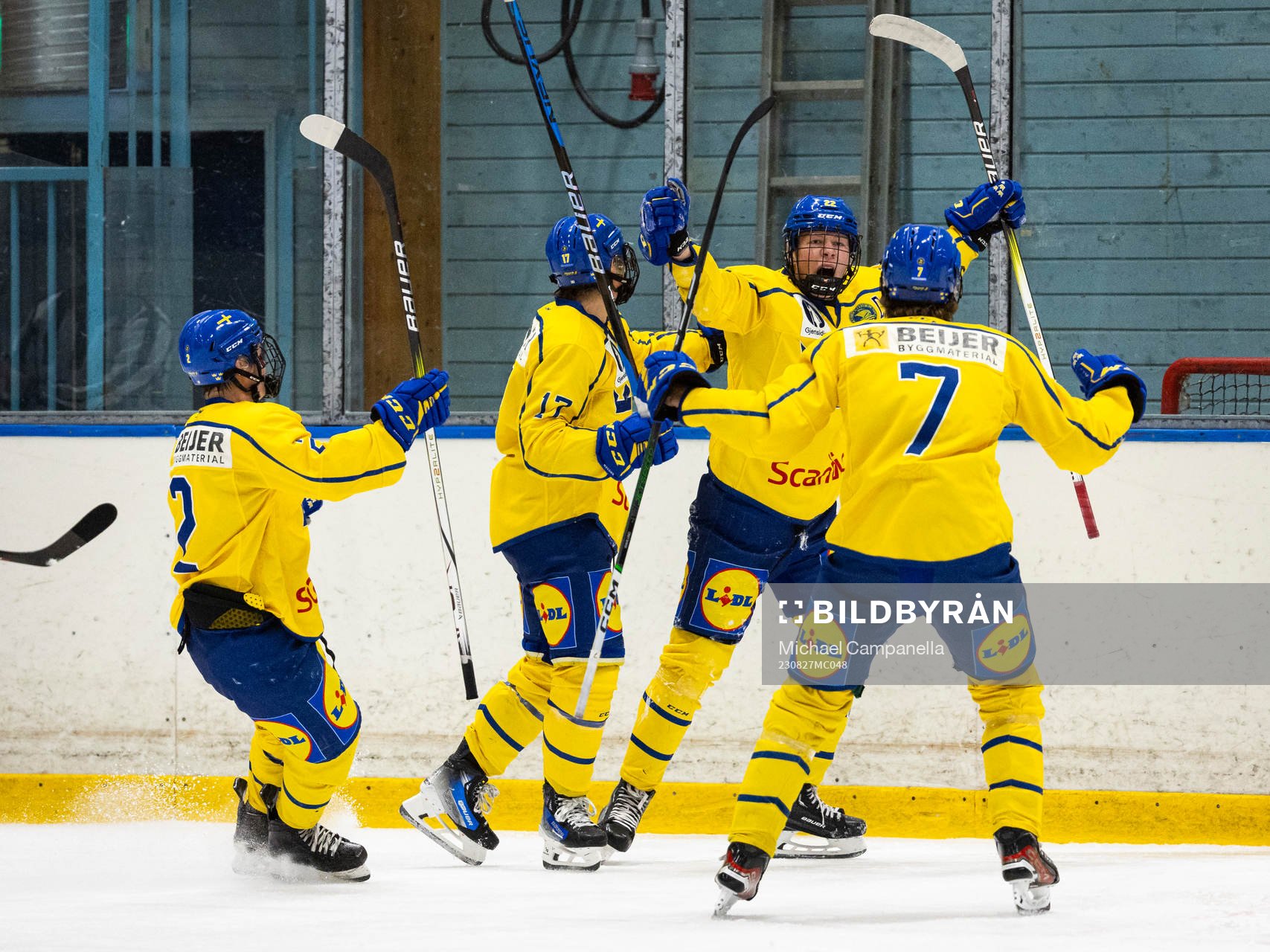 Sveriges Anton Gästrin jublar med Torkel Jennersjö och