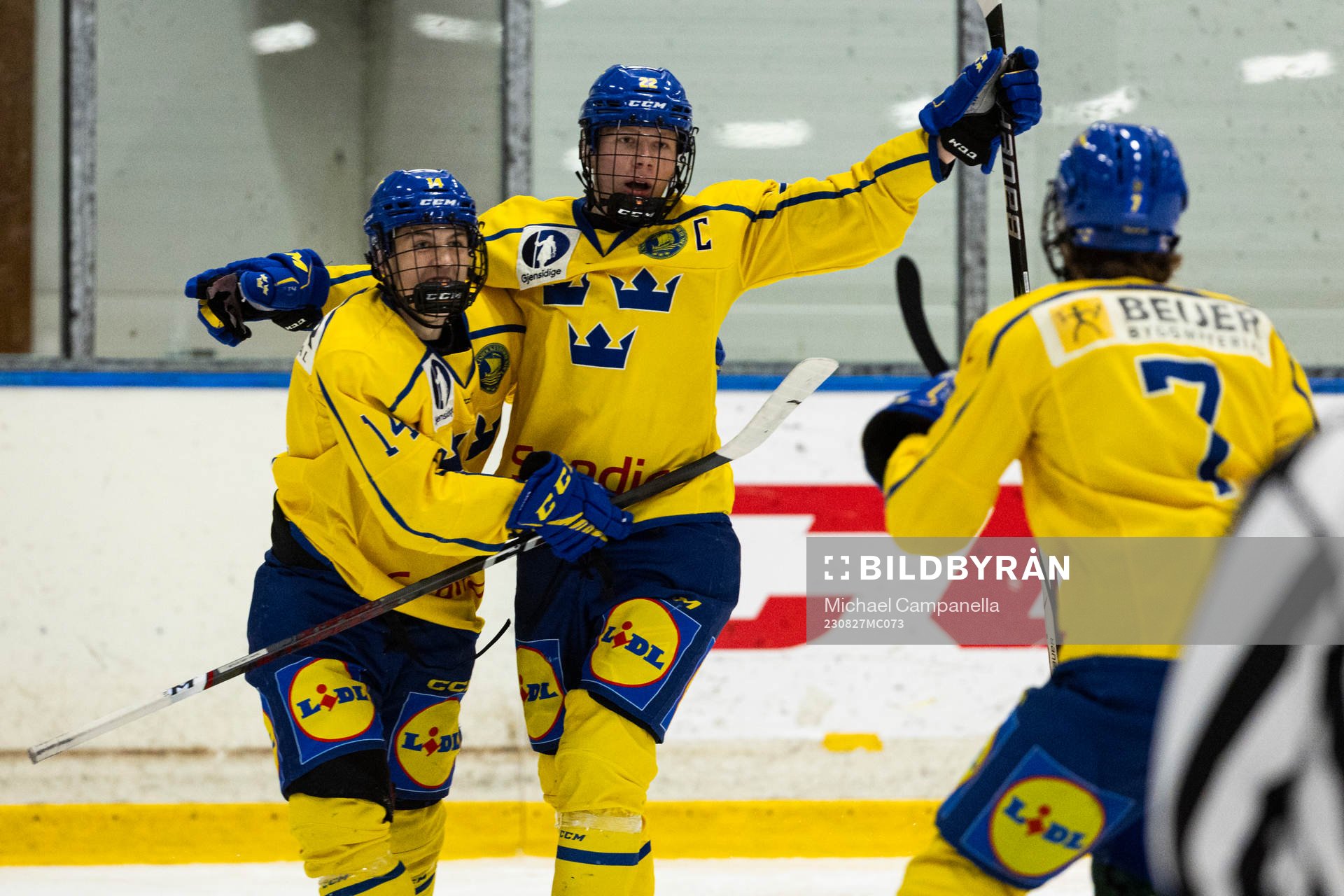 Sveriges Anton Gästrin jublar med Filip Ekberg och Joe
