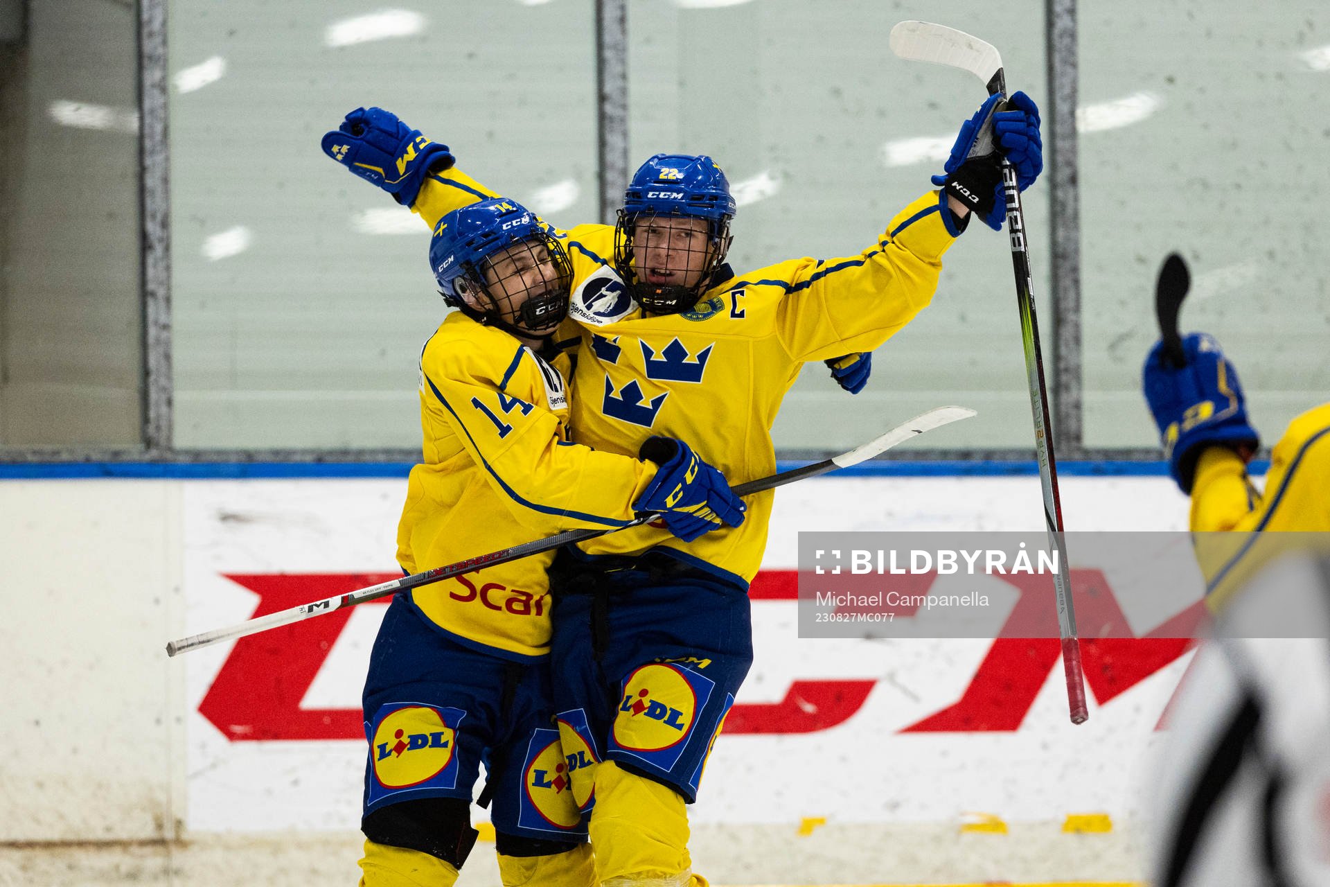 Sveriges Anton Gästrin jublar med Filip Ekberg