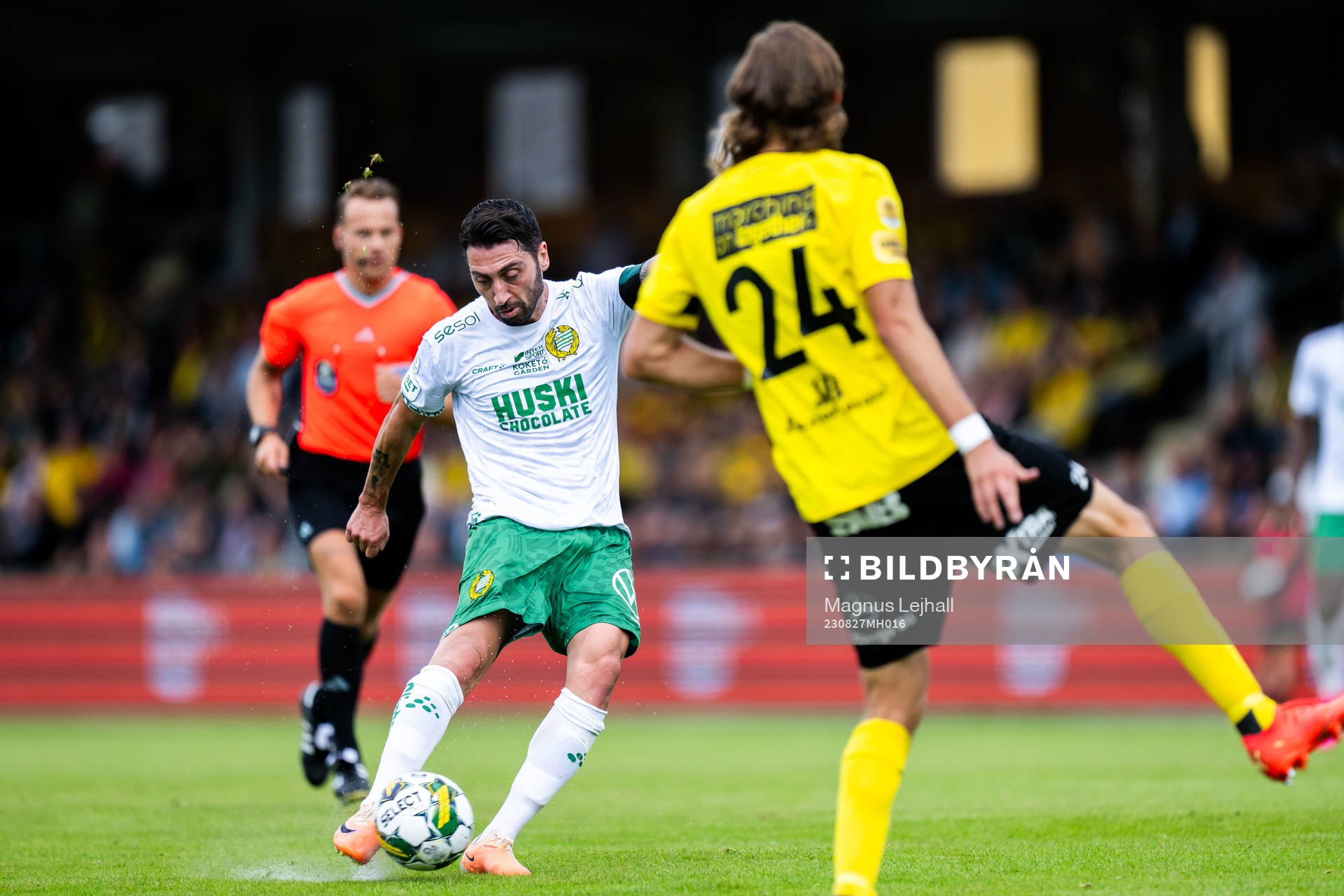 Hammarbys Nahir Besara och Mjällbys Tom Pettersson