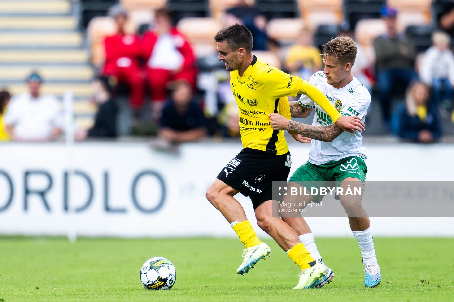 Hammarbys Fredrik Hammar och Mjällbys Jesper Gustavsson