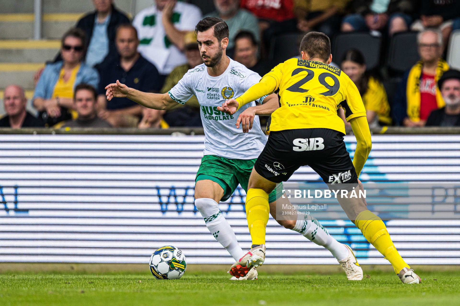 Hammarbys Adi Nalic och Mjällbys Noah Eile