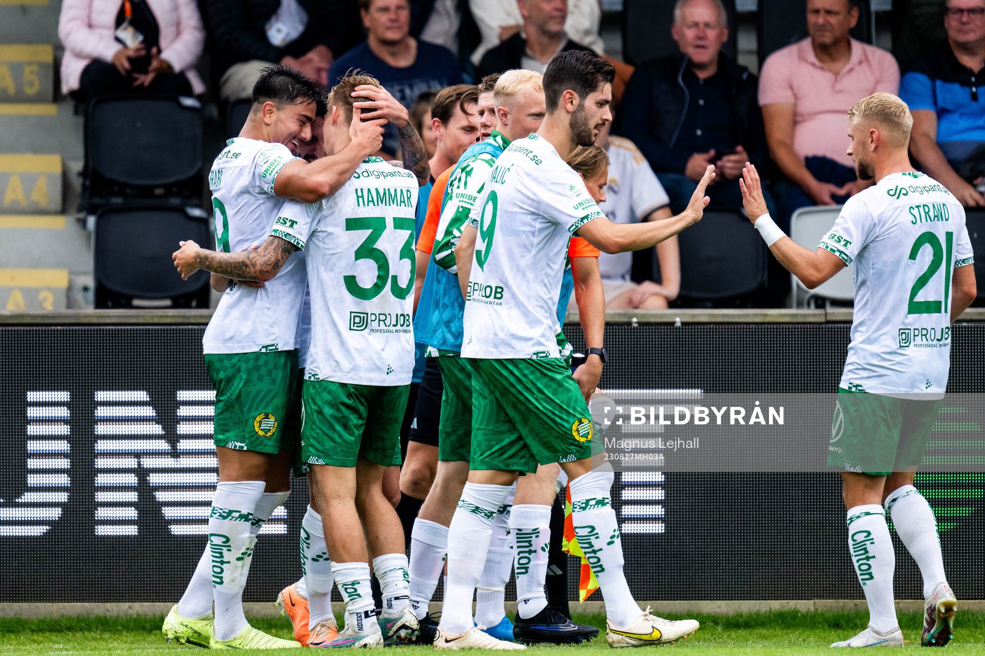 Hammarbys Nahir Besara jublar med lagkamrater